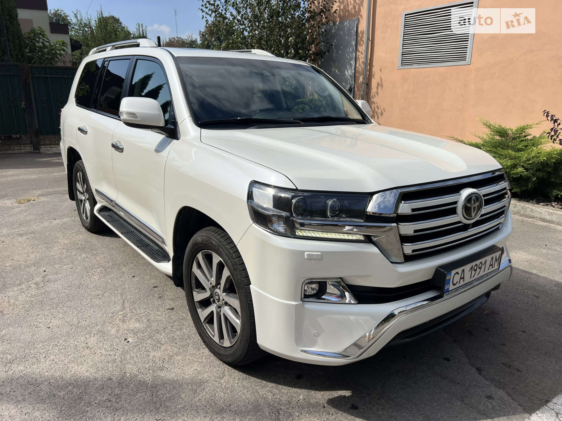 TOYOTA LAND CRUISER 200