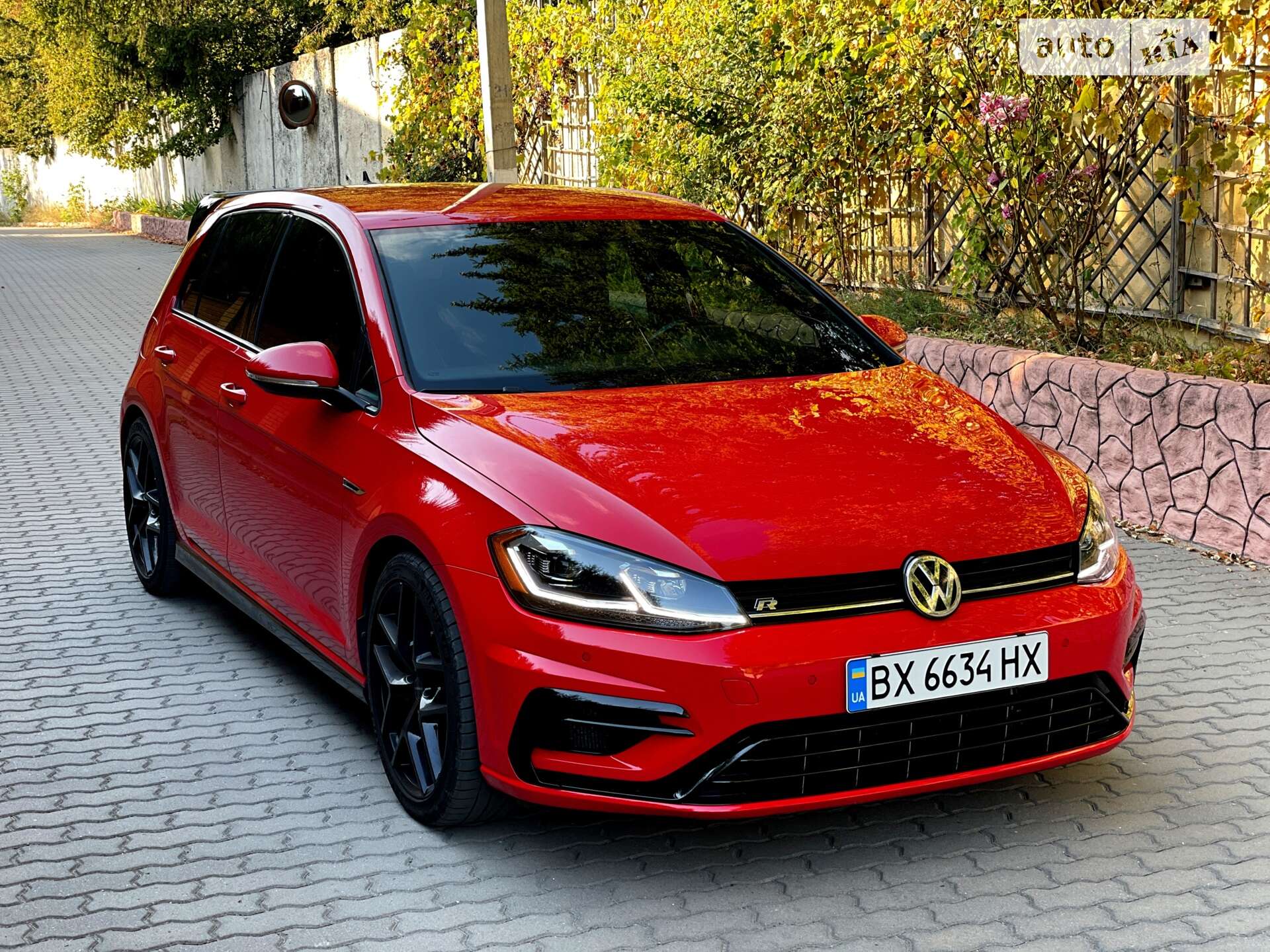 VOLKSWAGEN GOLF R