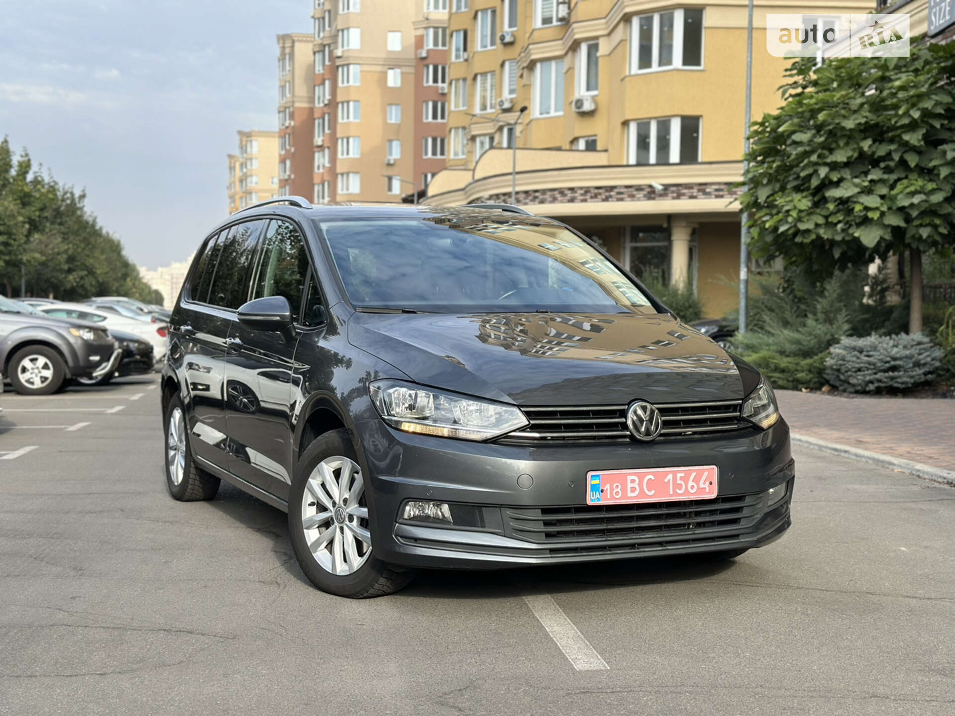 VOLKSWAGEN TOURAN 2018