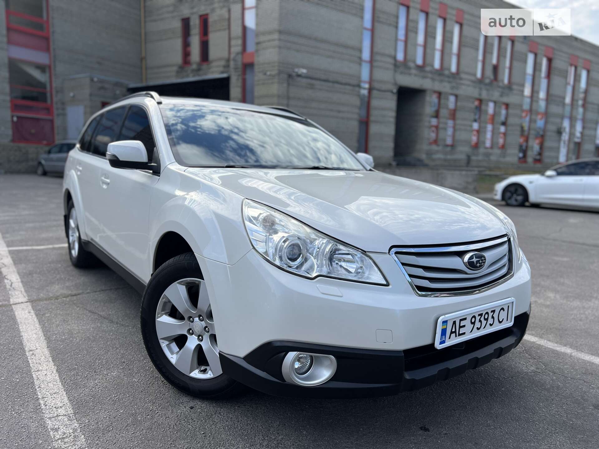 SUBARU OUTBACK 2012