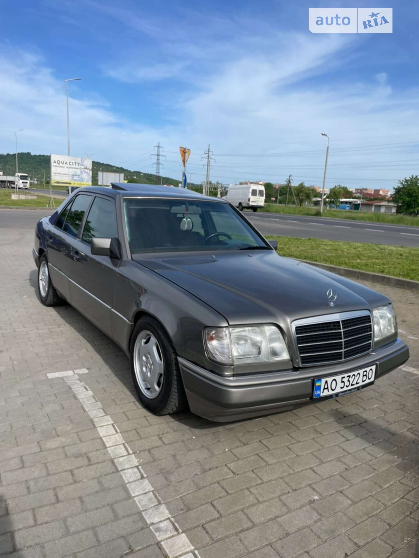 MERCEDES-BENZ E 220 1993