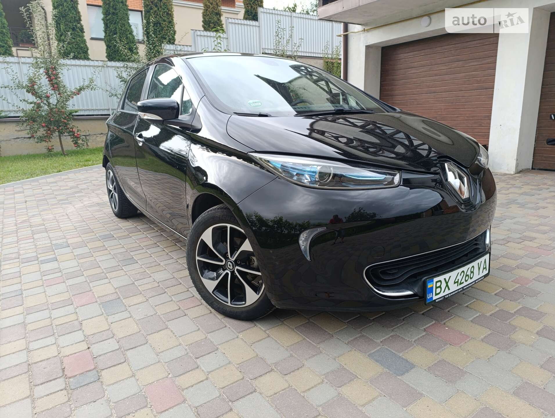 Головне фото звіту автомобіля RENAULT ZOE 2017