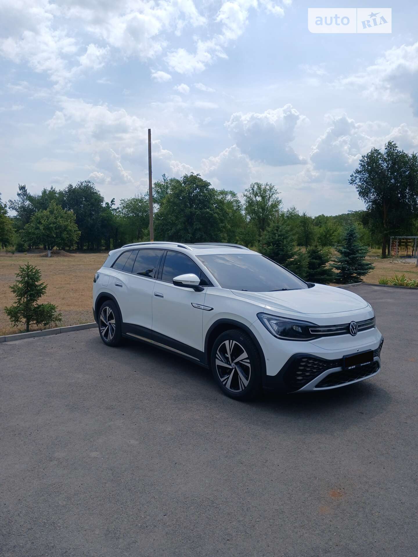 VOLKSWAGEN ID.6 2023