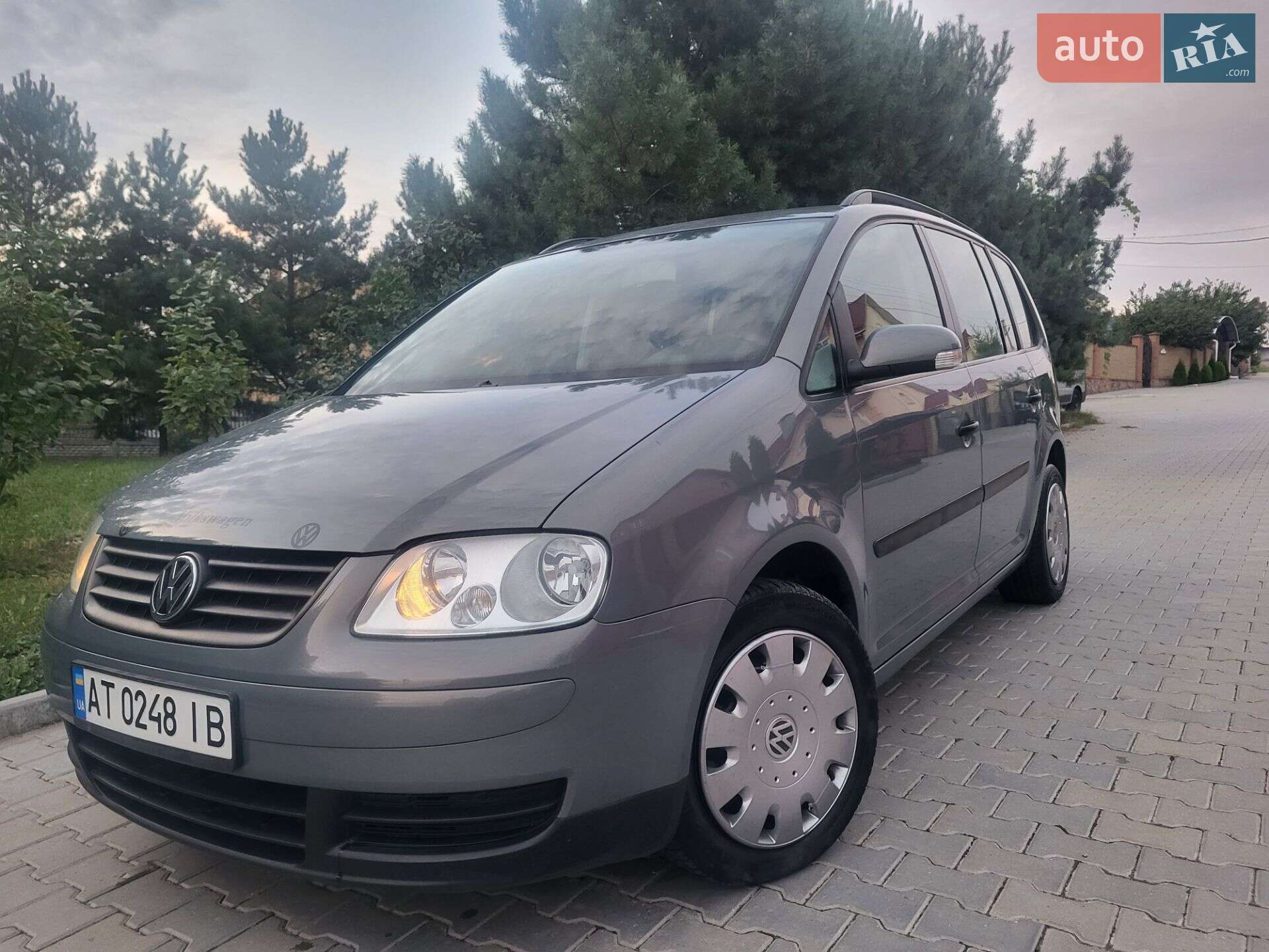 VOLKSWAGEN TOURAN 2004