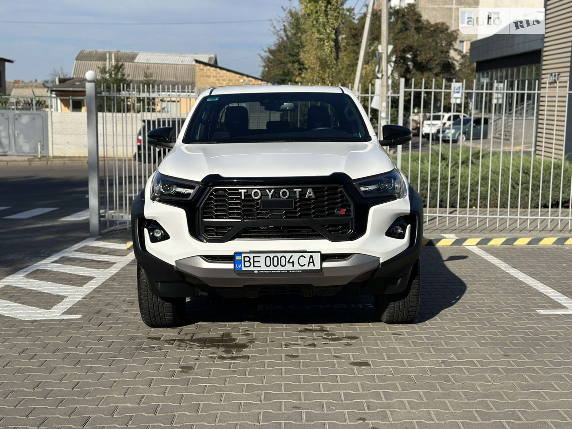Головне фото звіту автомобіля TOYOTA HILUX 2023