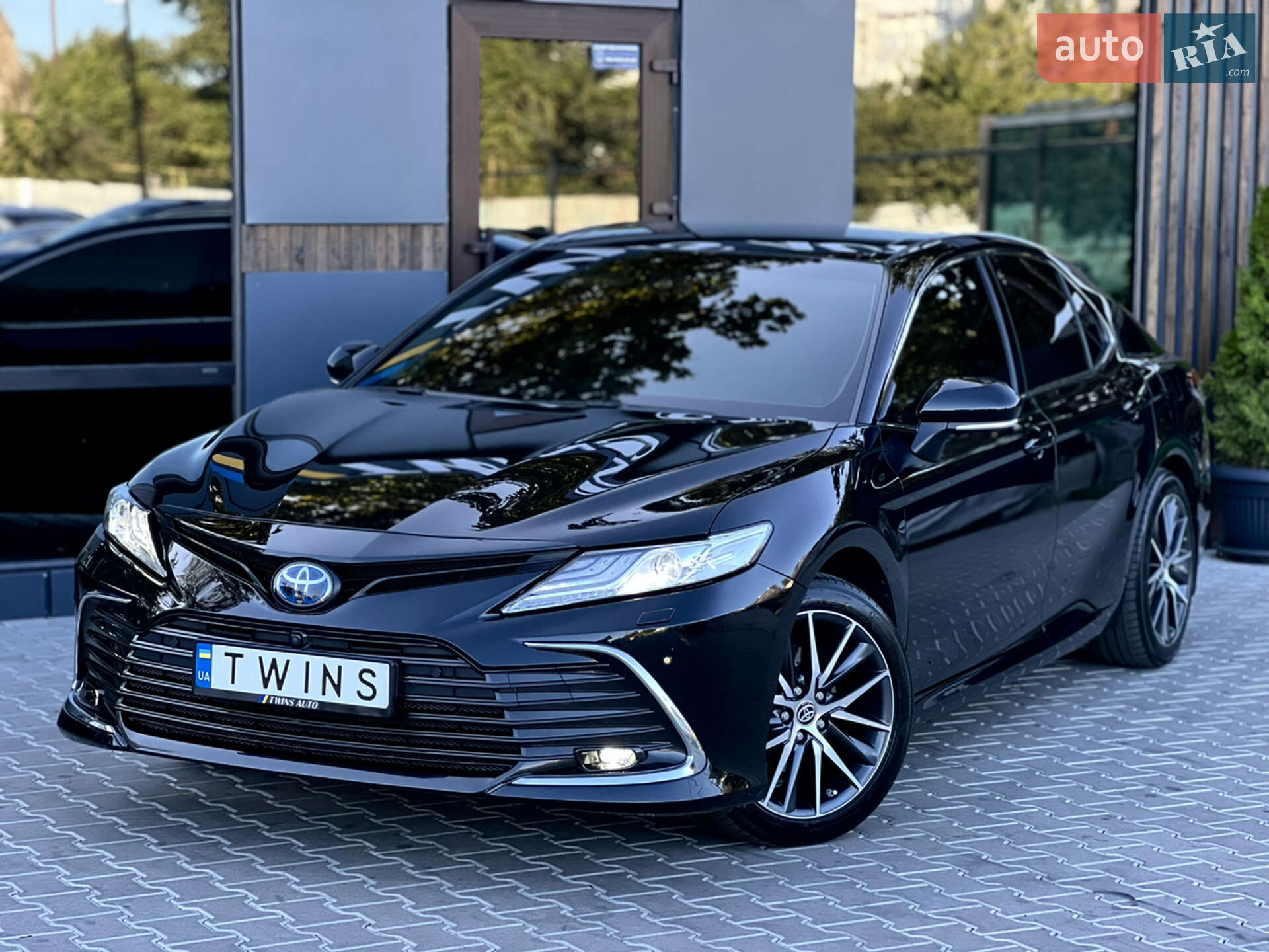 TOYOTA CAMRY