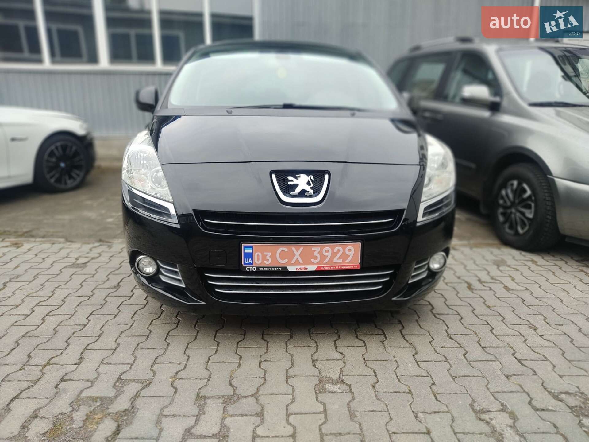 PEUGEOT 5008 2011