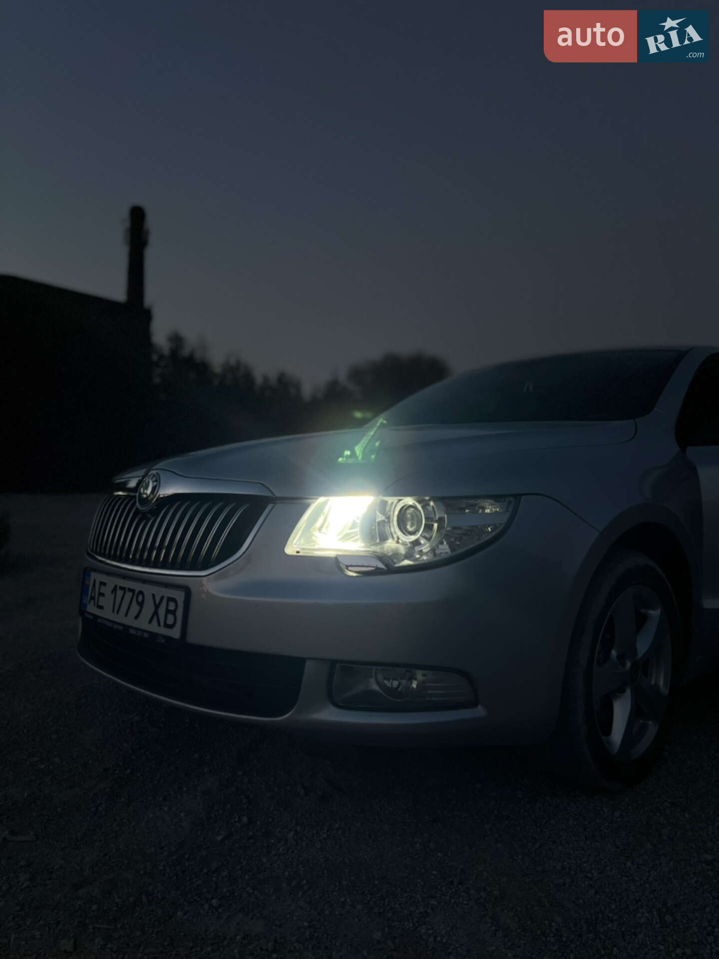 Головне фото звіту автомобіля SKODA SUPERB 2012