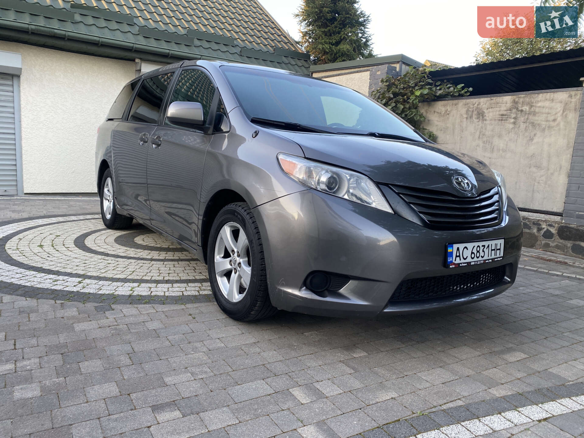 TOYOTA SIENNA 2010
