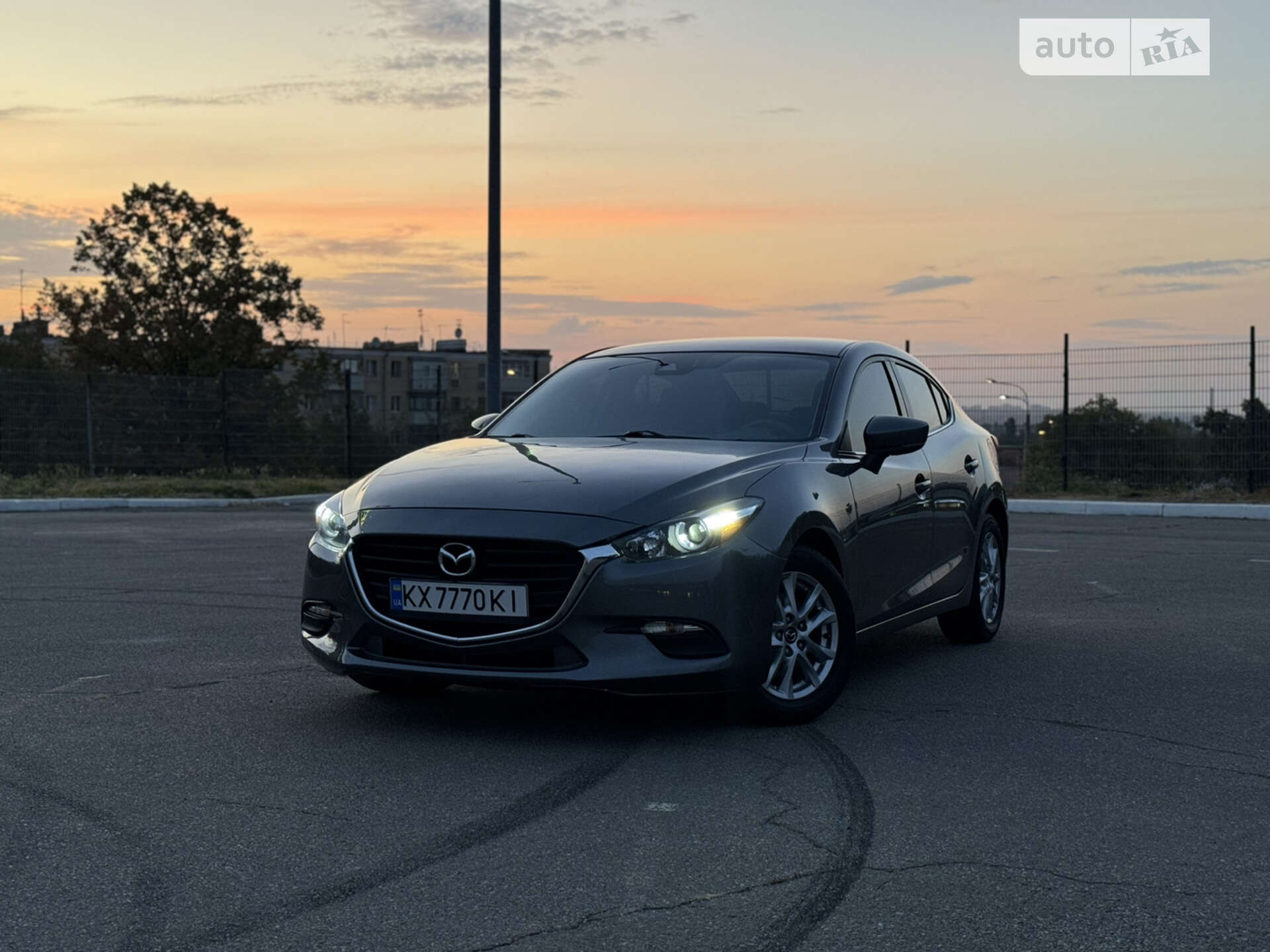 MAZDA 3