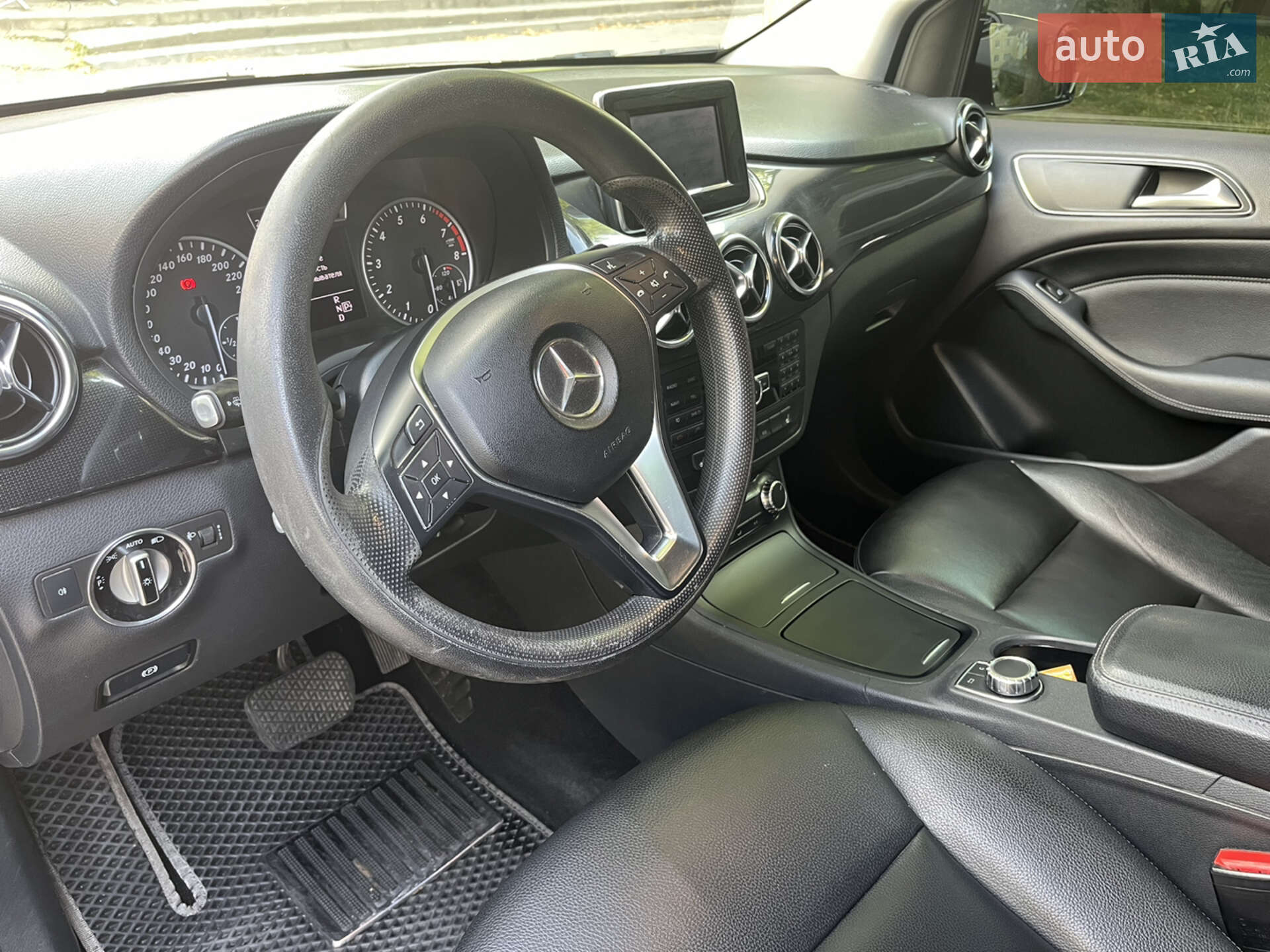 MERCEDES-BENZ B 200 2014