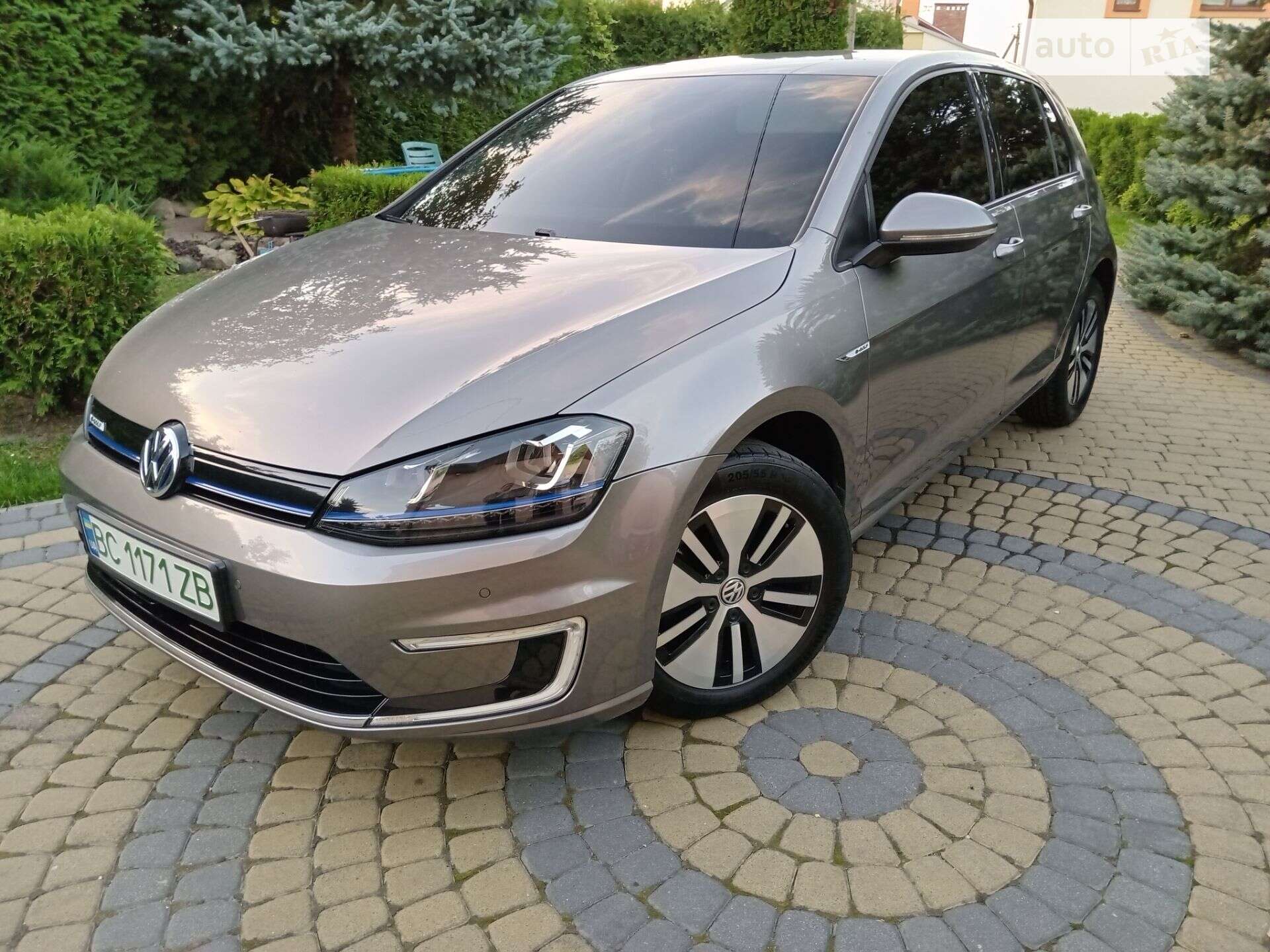 VOLKSWAGEN E-GOLF 2015