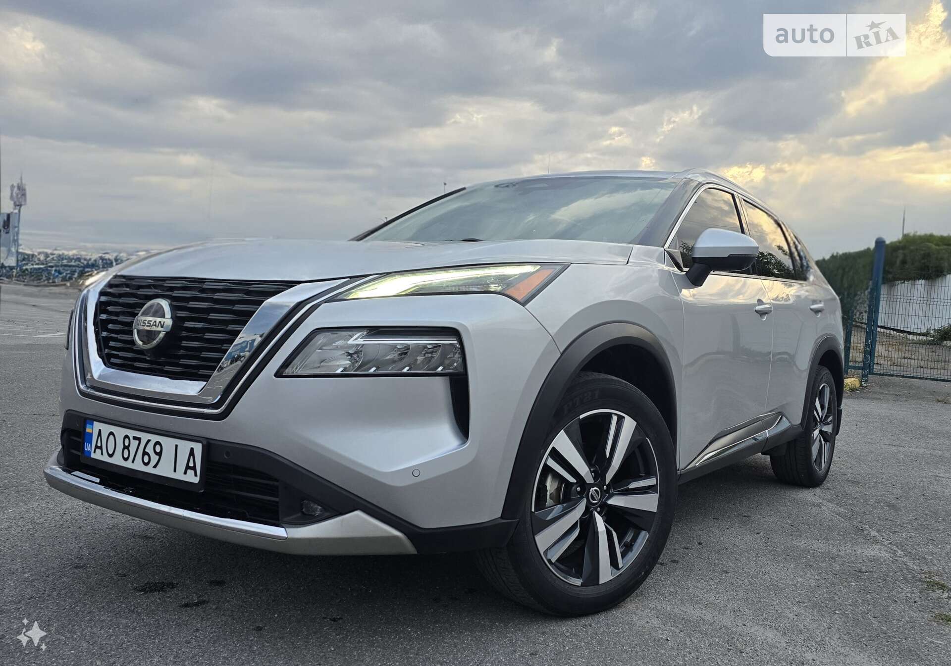Головне фото звіту автомобіля NISSAN ROGUE 2021