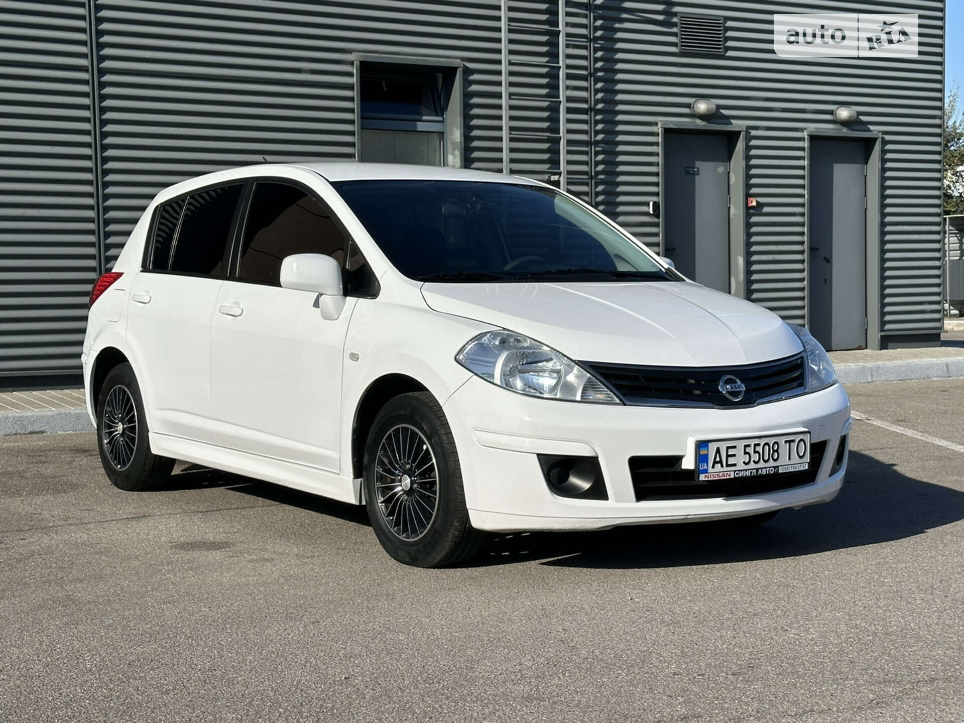 NISSAN TIIDA 2012