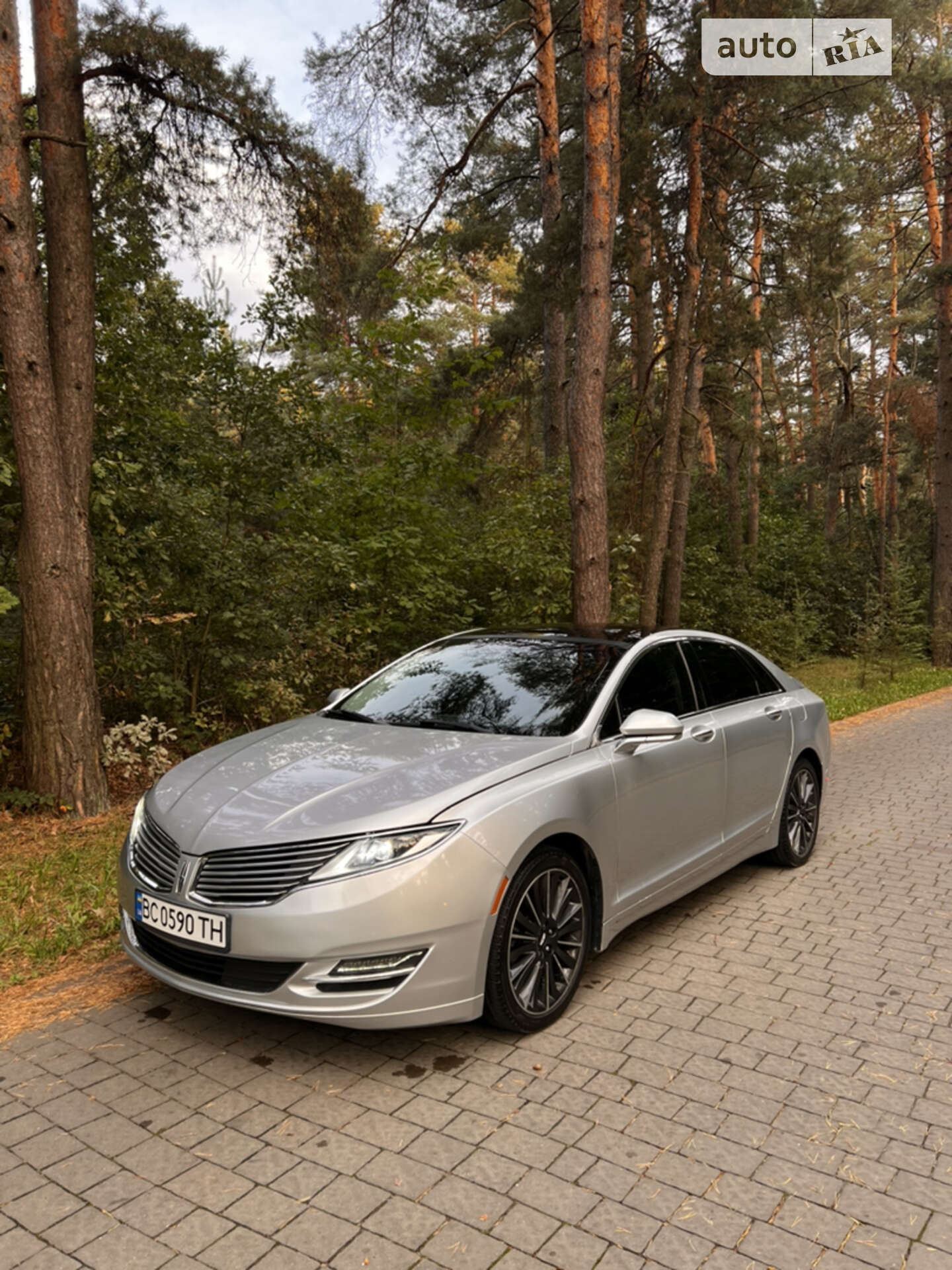 Головне фото звіту автомобіля LINCOLN MKZ 2016