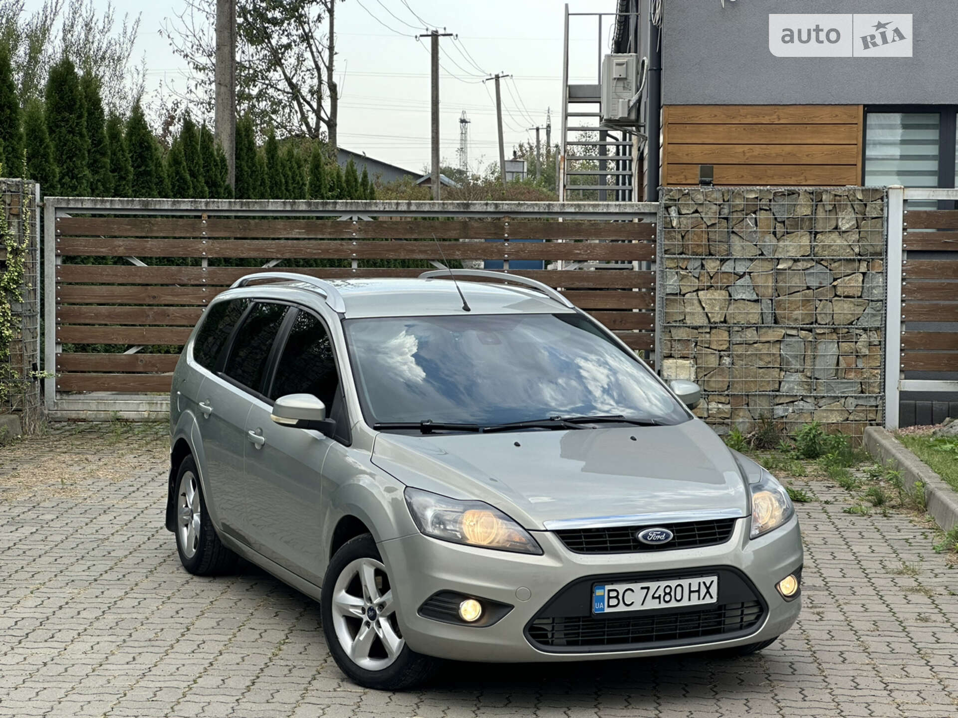 Головне фото звіту автомобіля FORD FOCUS 2010