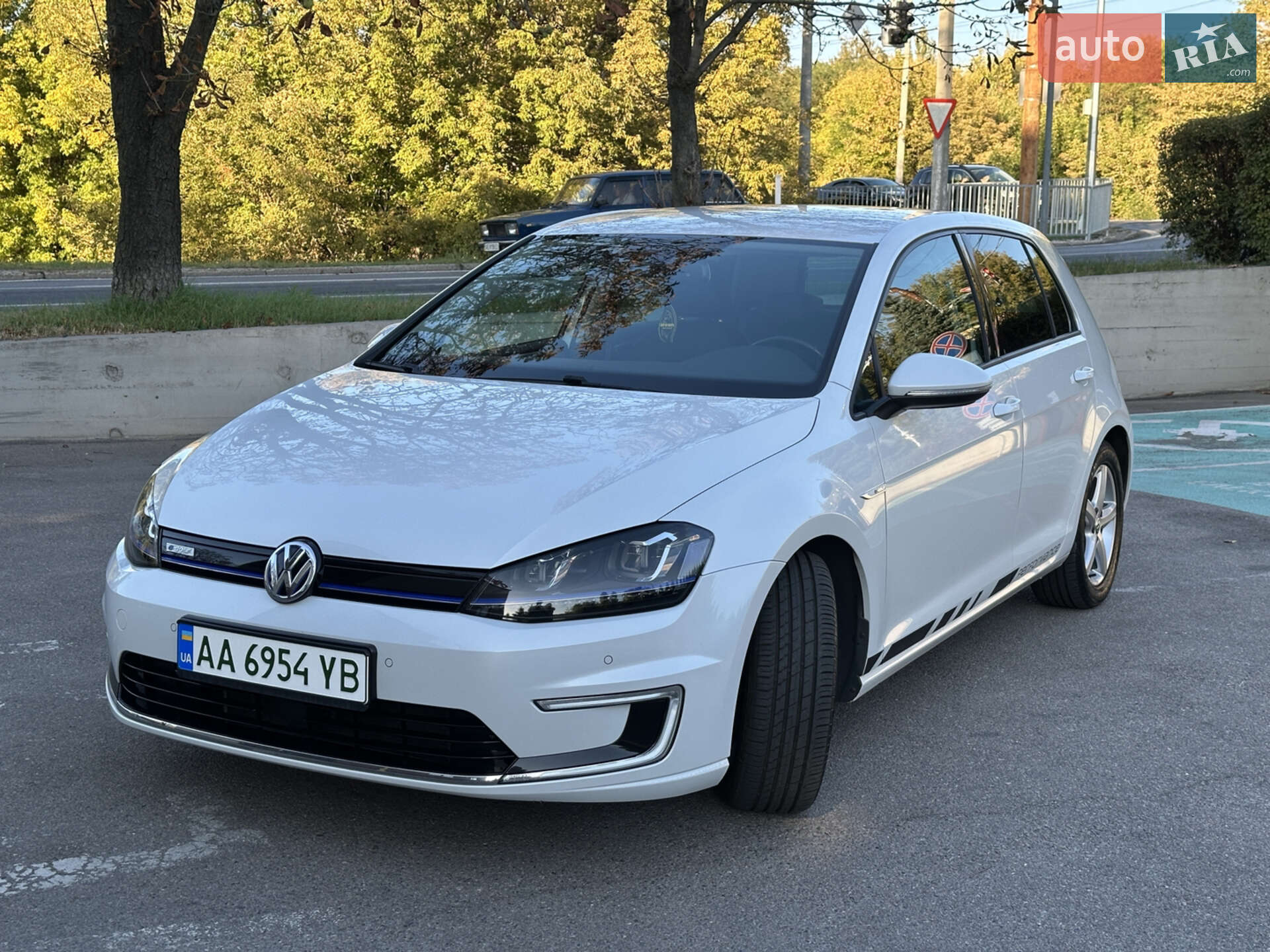 VOLKSWAGEN E-GOLF 2015