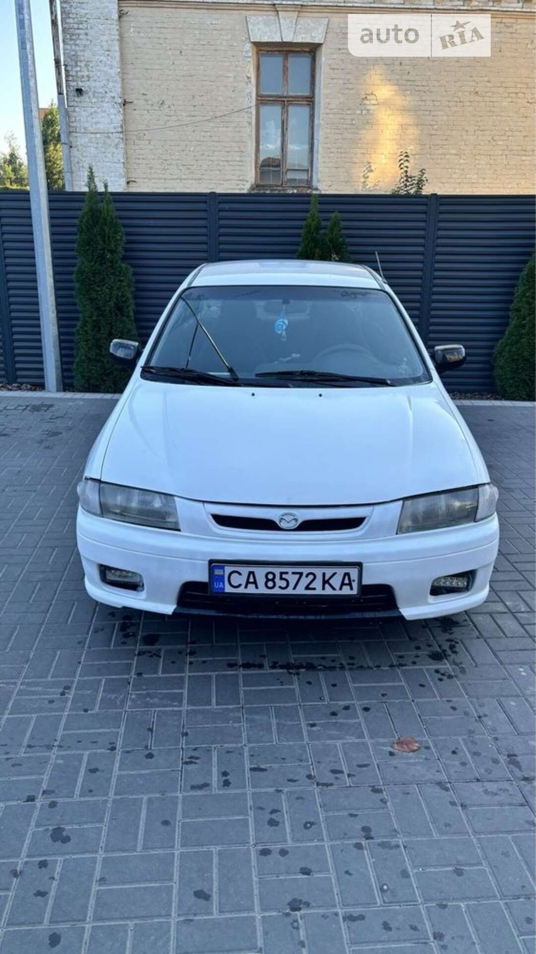MAZDA 323 1997