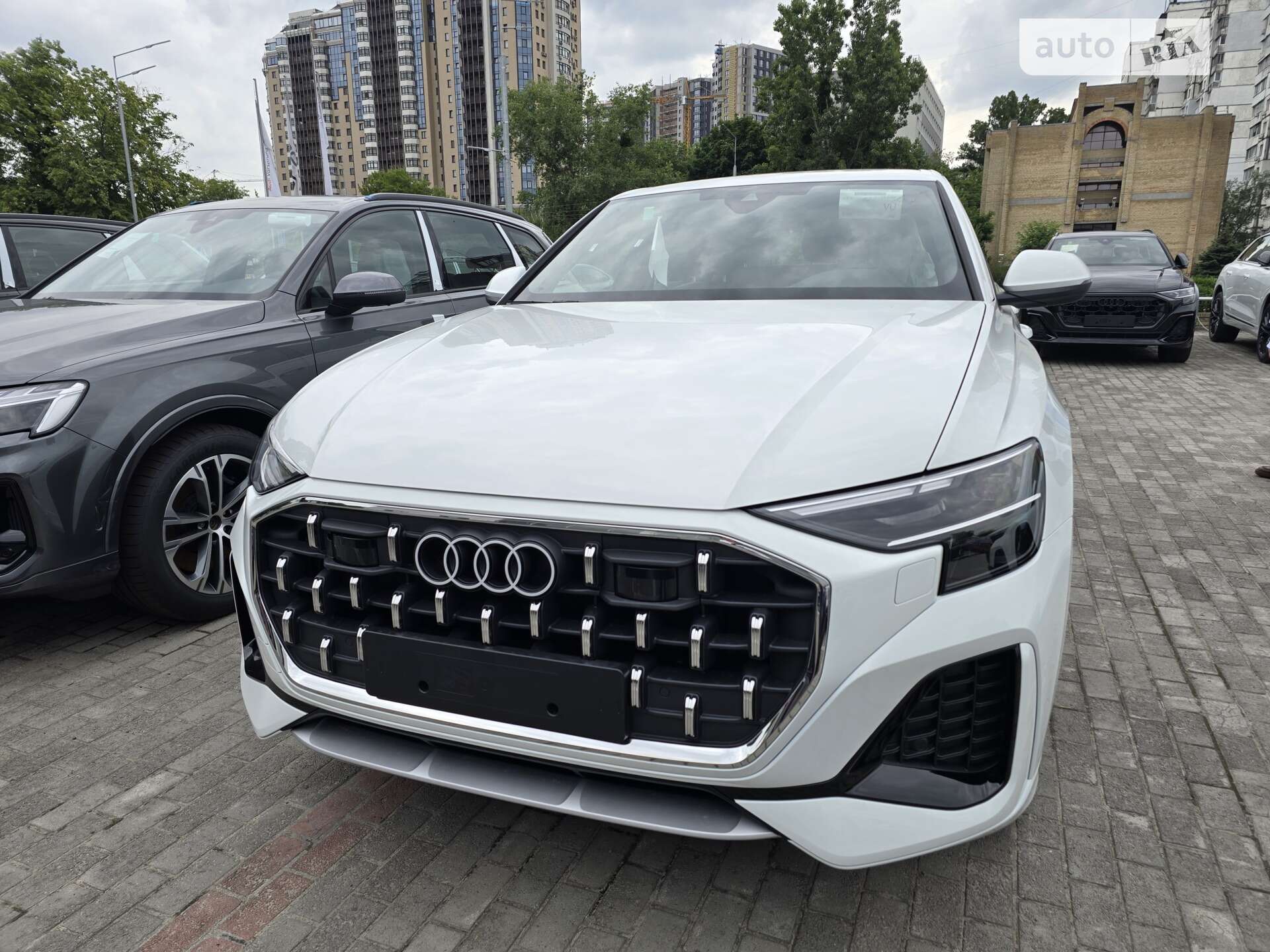AUDI Q8 2024