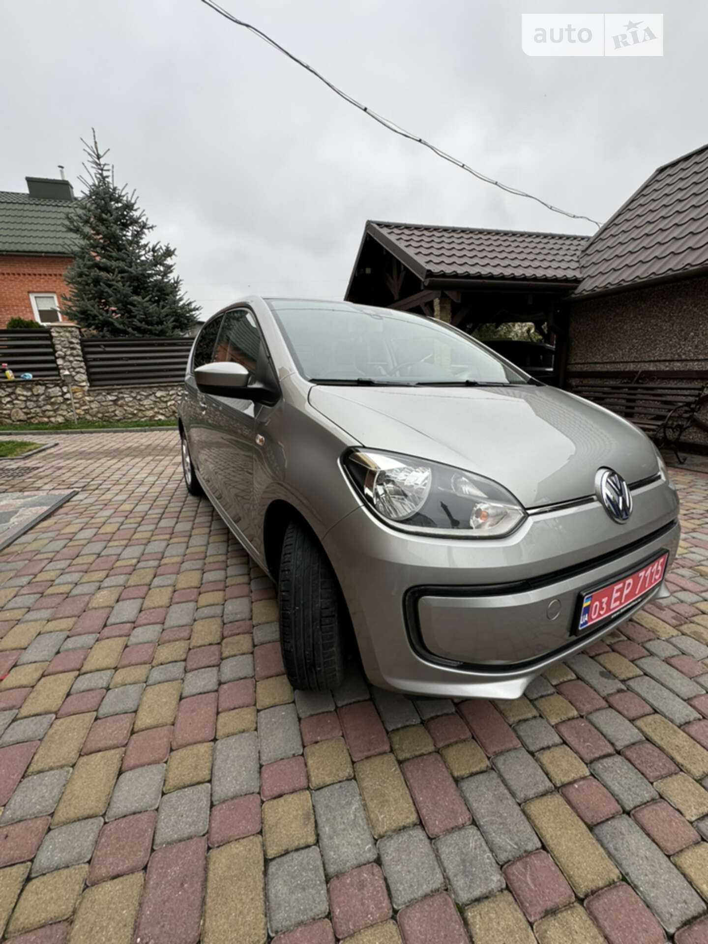 VOLKSWAGEN E-UP 2014
