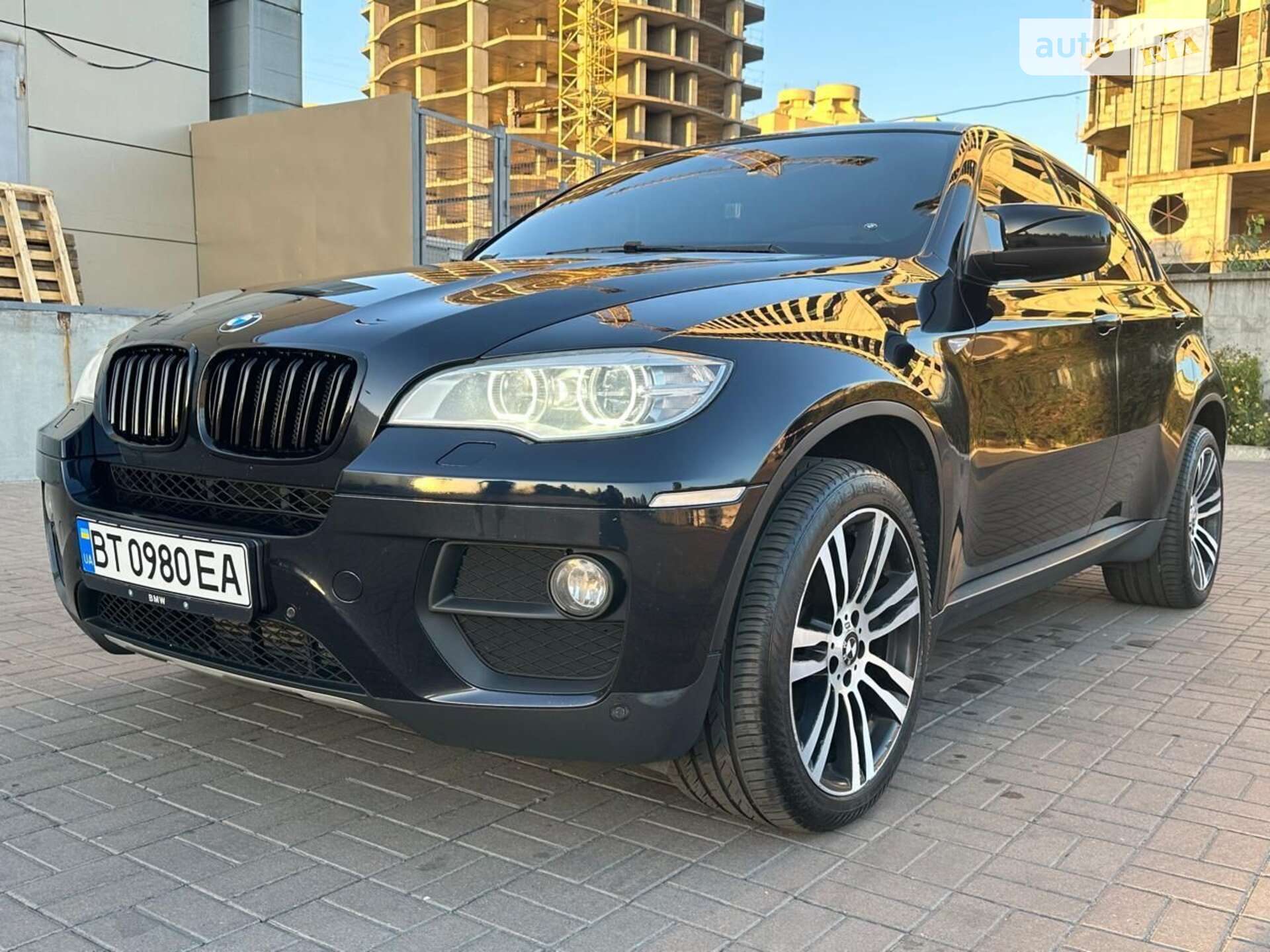 Головне фото звіту автомобіля BMW X6 2013