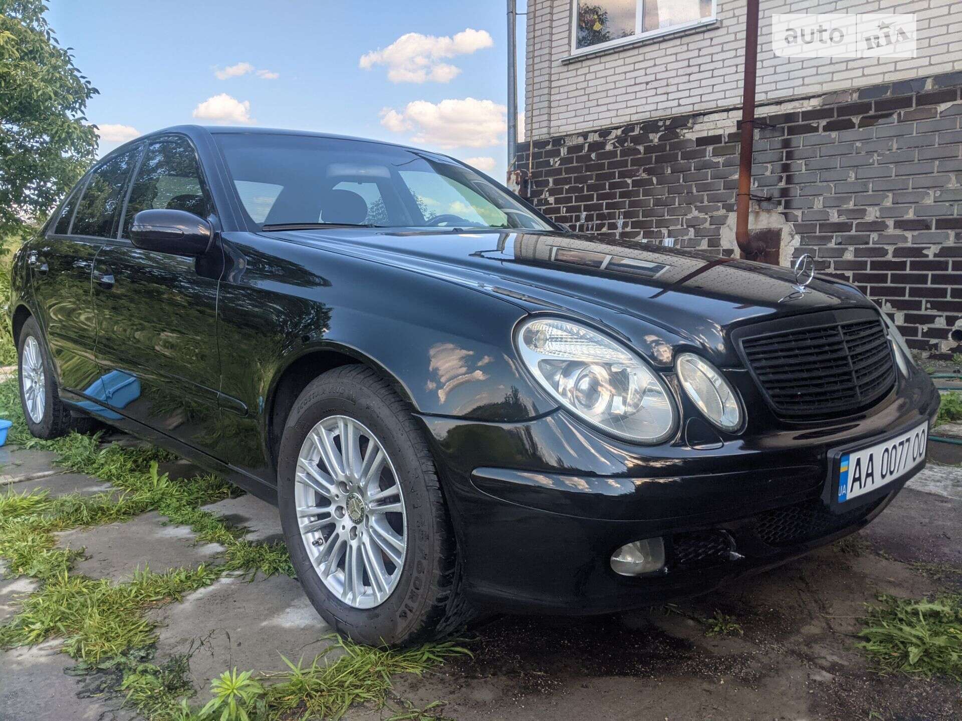 MERCEDES-BENZ E 200
