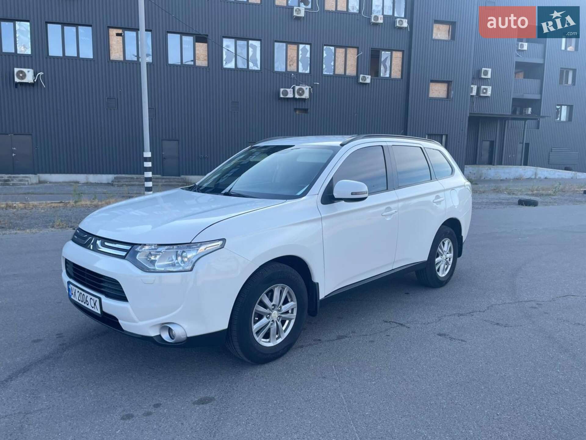 MITSUBISHI OUTLANDER