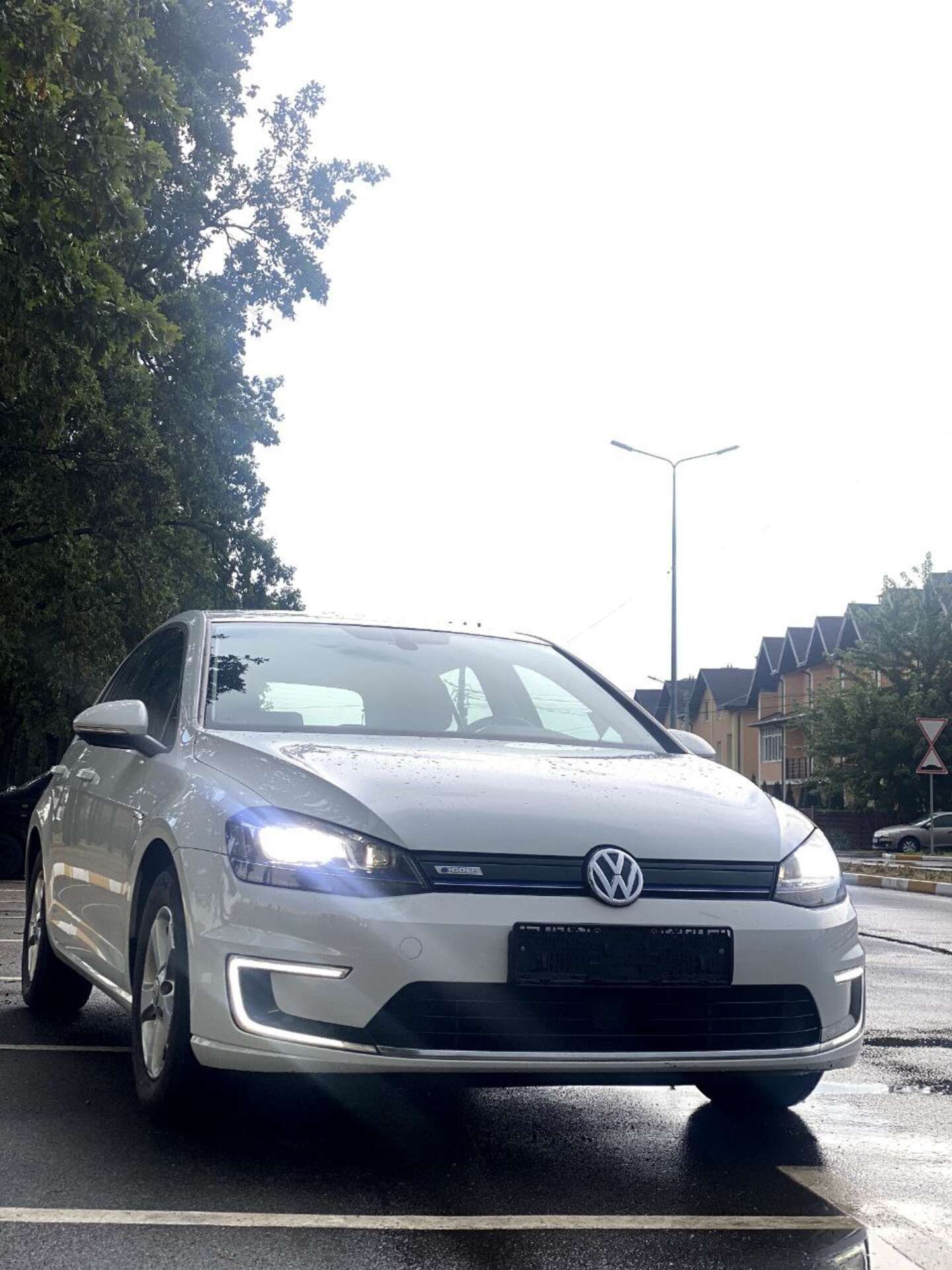 VOLKSWAGEN E-GOLF 2014