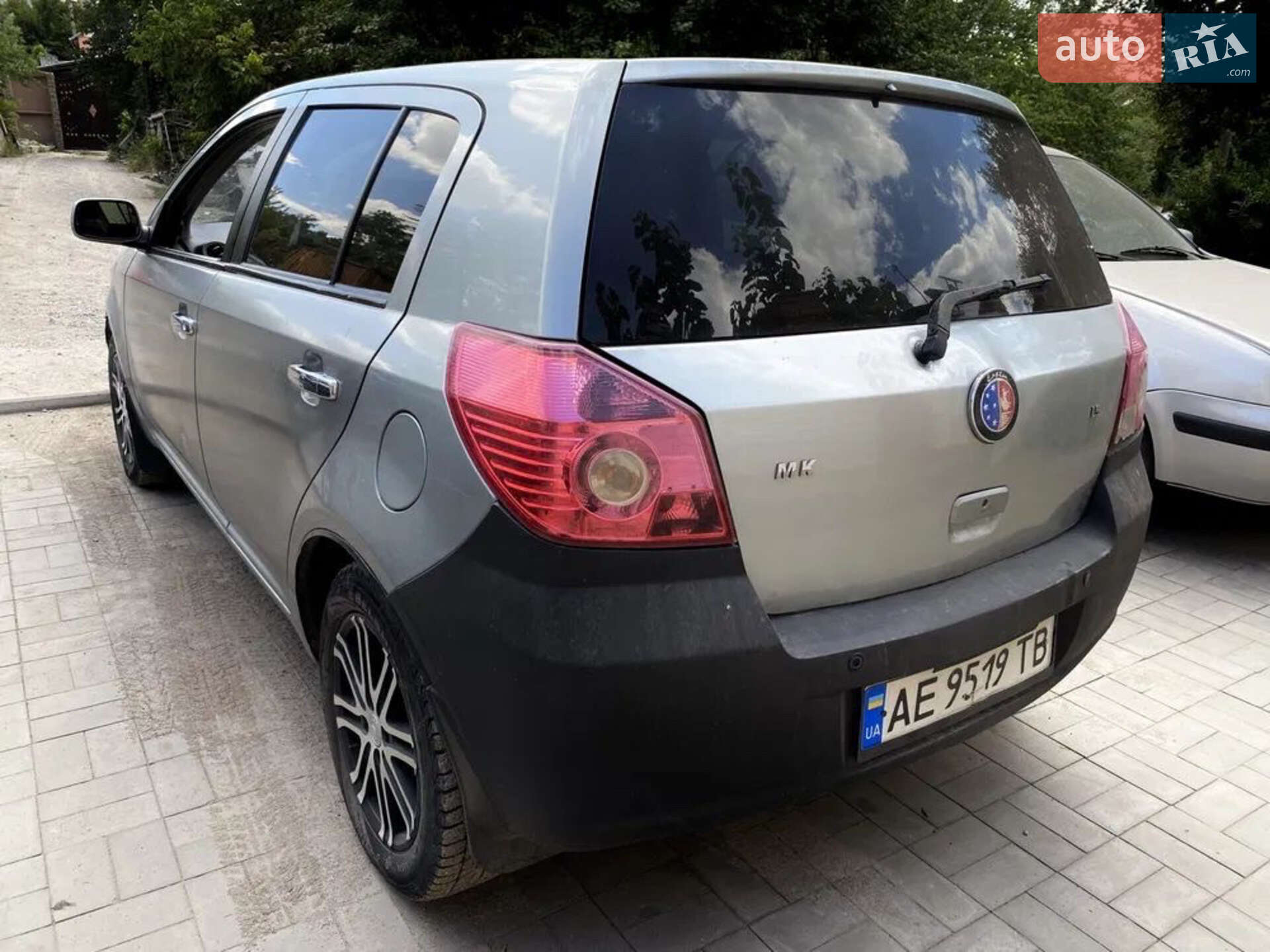 Головне фото звіту автомобіля GEELY JL7152 2011