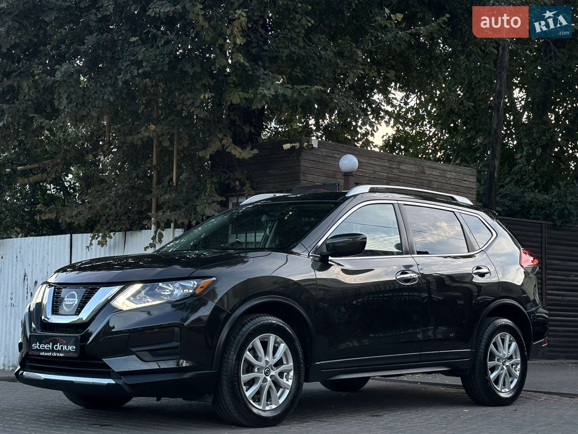 NISSAN ROGUE 2017