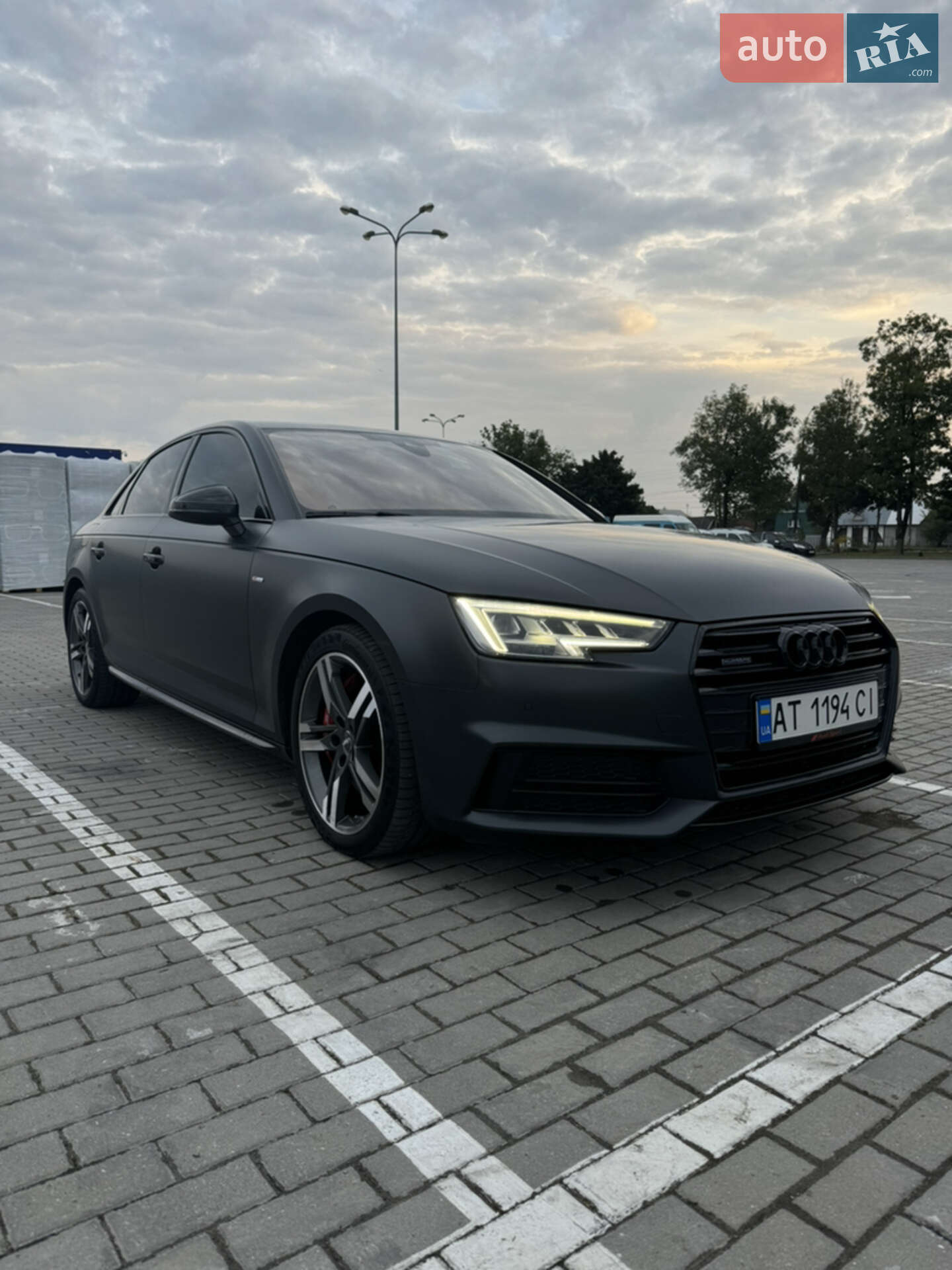 Головне фото звіту автомобіля AUDI A4 2017