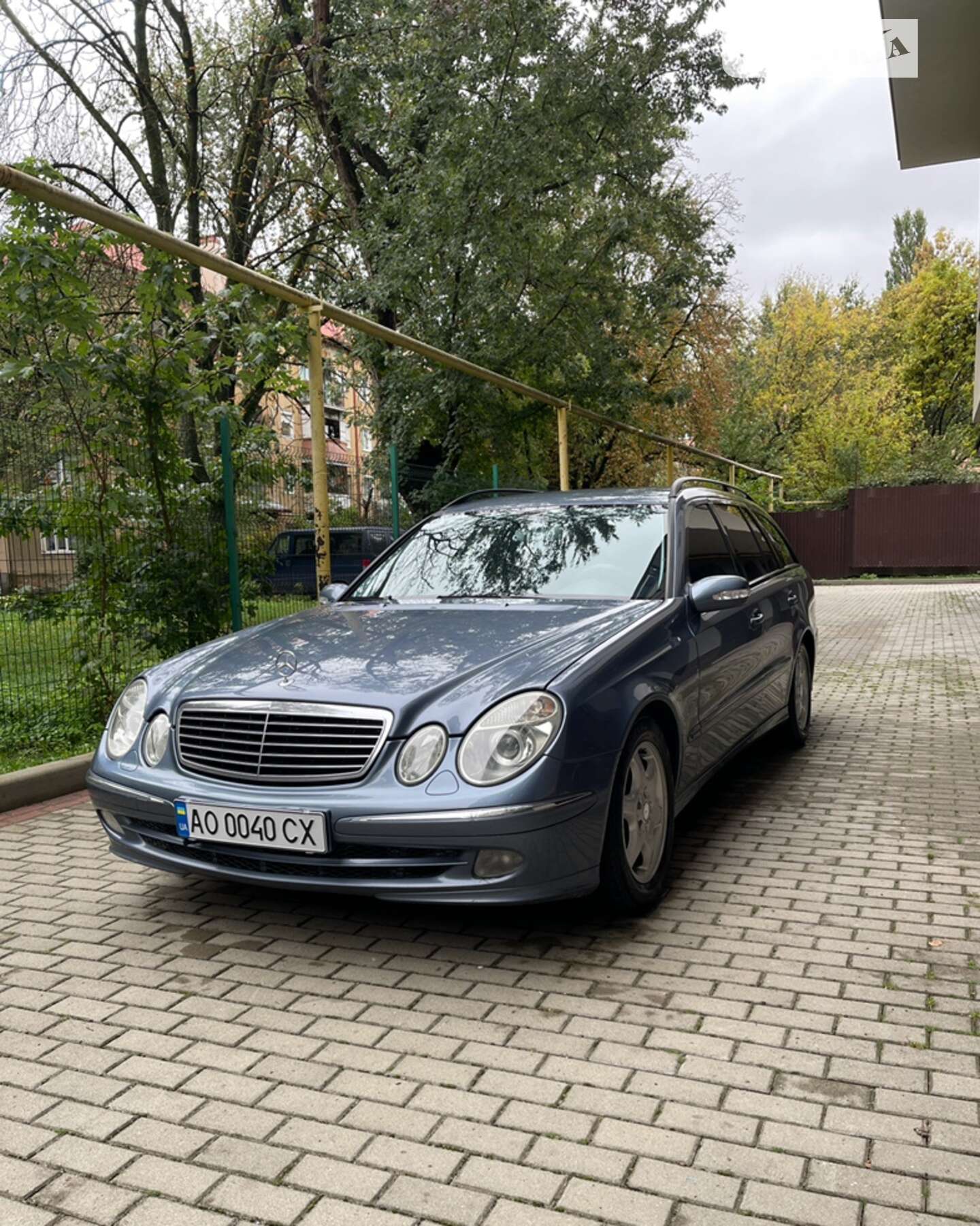 MERCEDES-BENZ E 200
