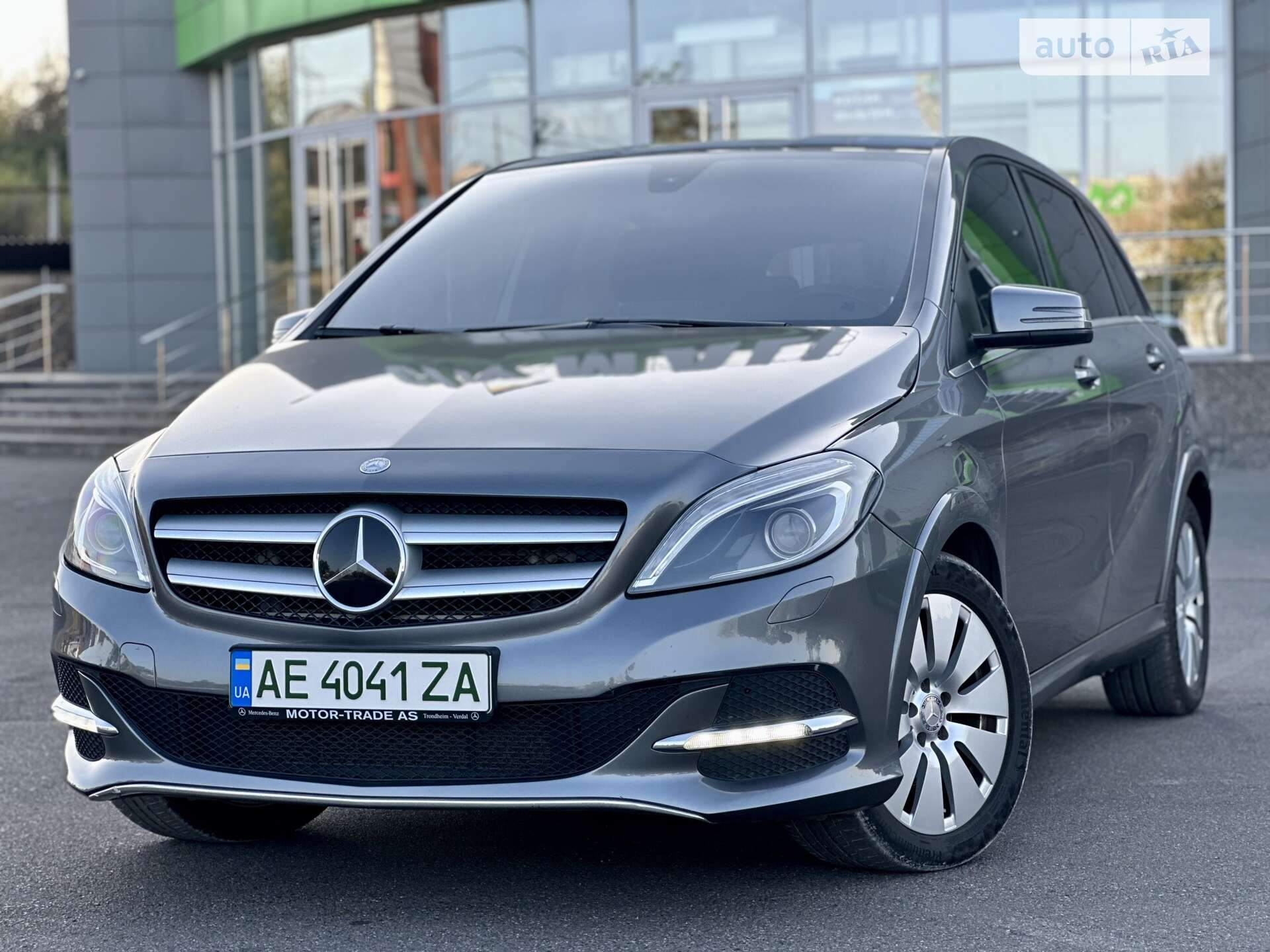 MERCEDES-BENZ B 250E 2015
