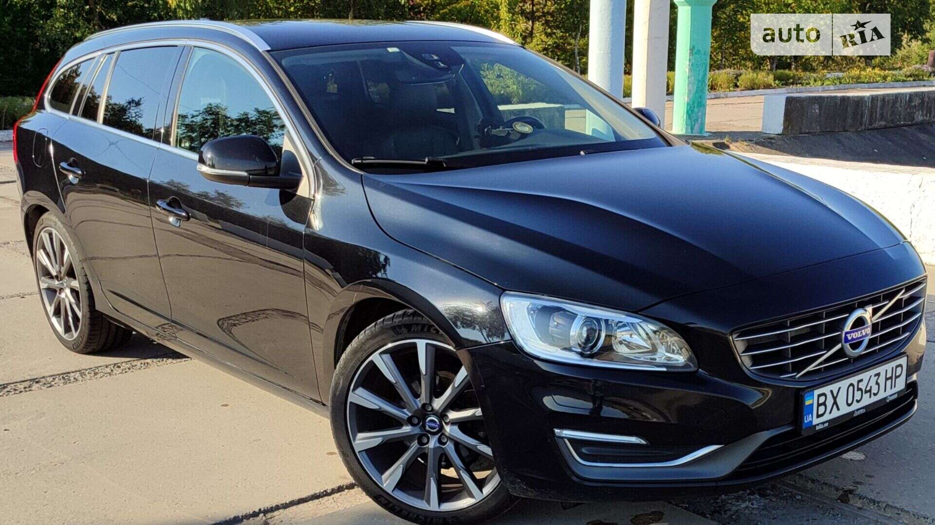Головне фото звіту автомобіля VOLVO V60 2015
