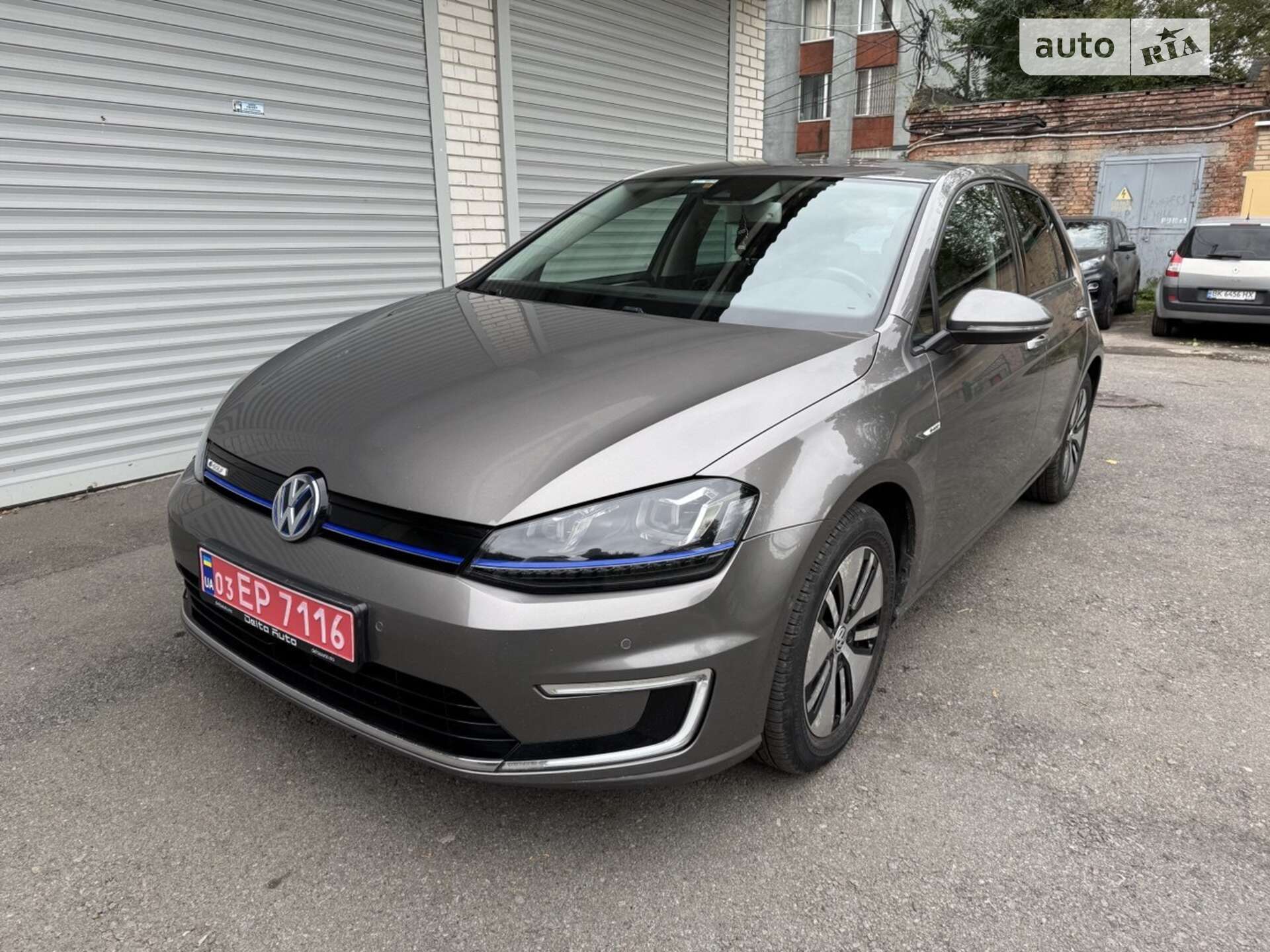 VOLKSWAGEN E-GOLF 2015