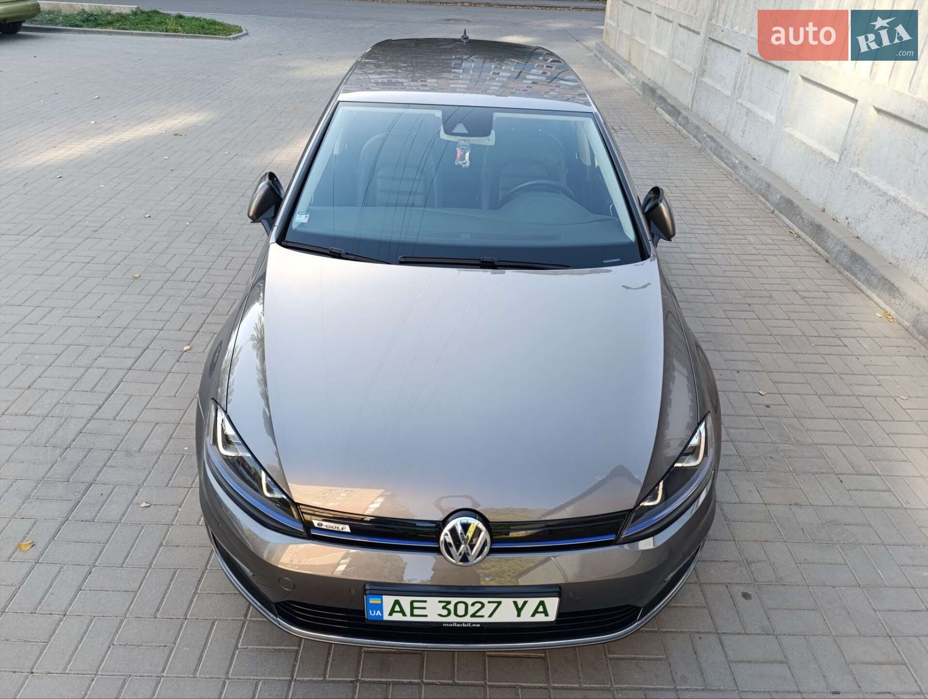 VOLKSWAGEN E-GOLF 2015