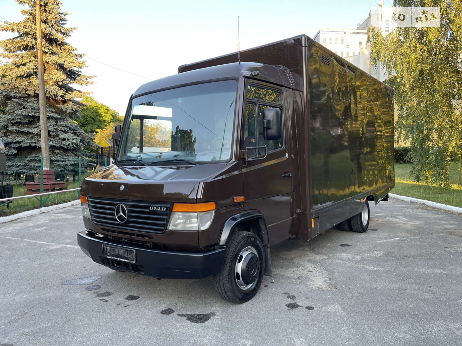 MERCEDES-BENZ 614 D 2003