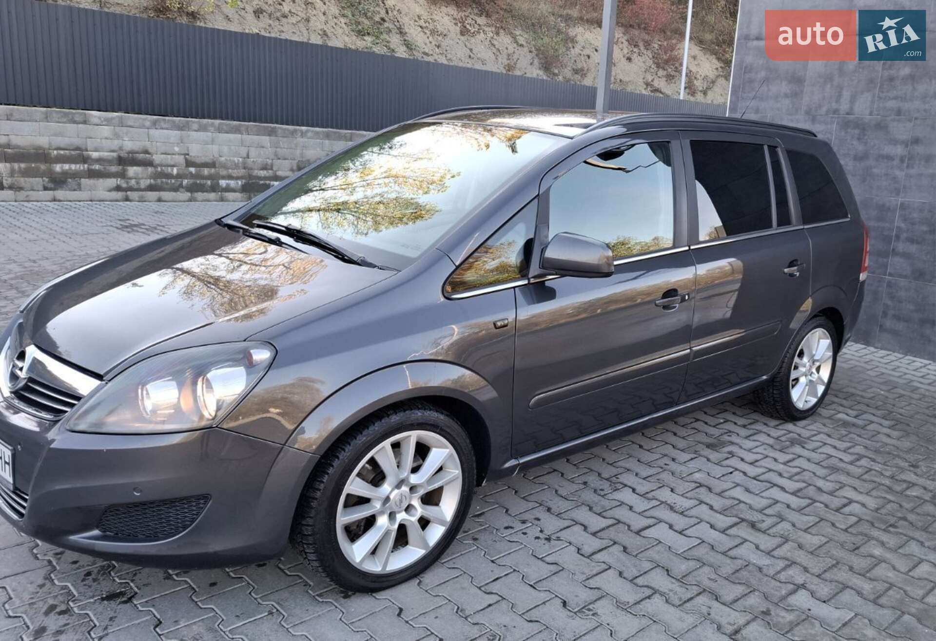 OPEL ZAFIRA 2010