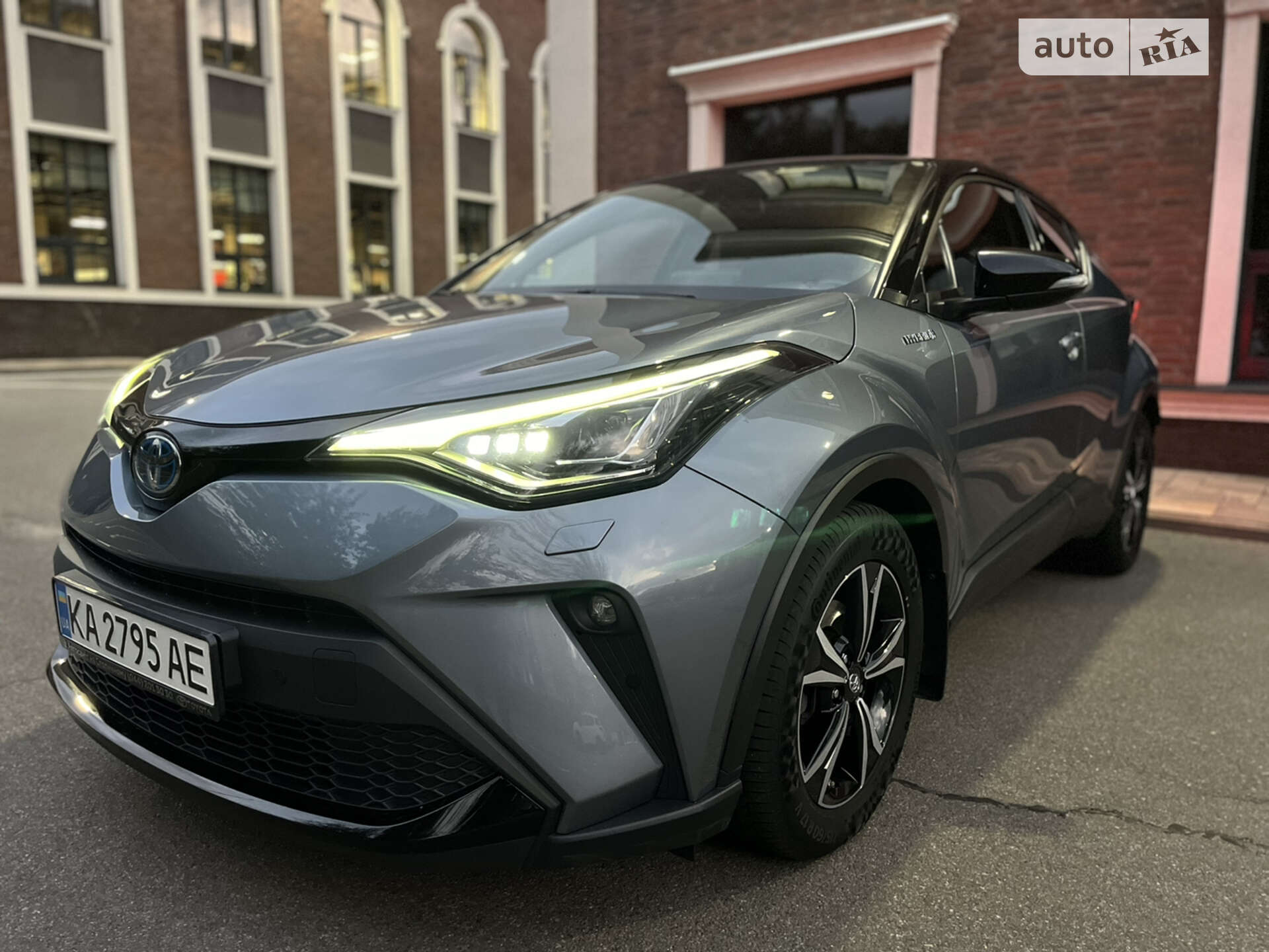 TOYOTA C-HR HYBRID 2019
