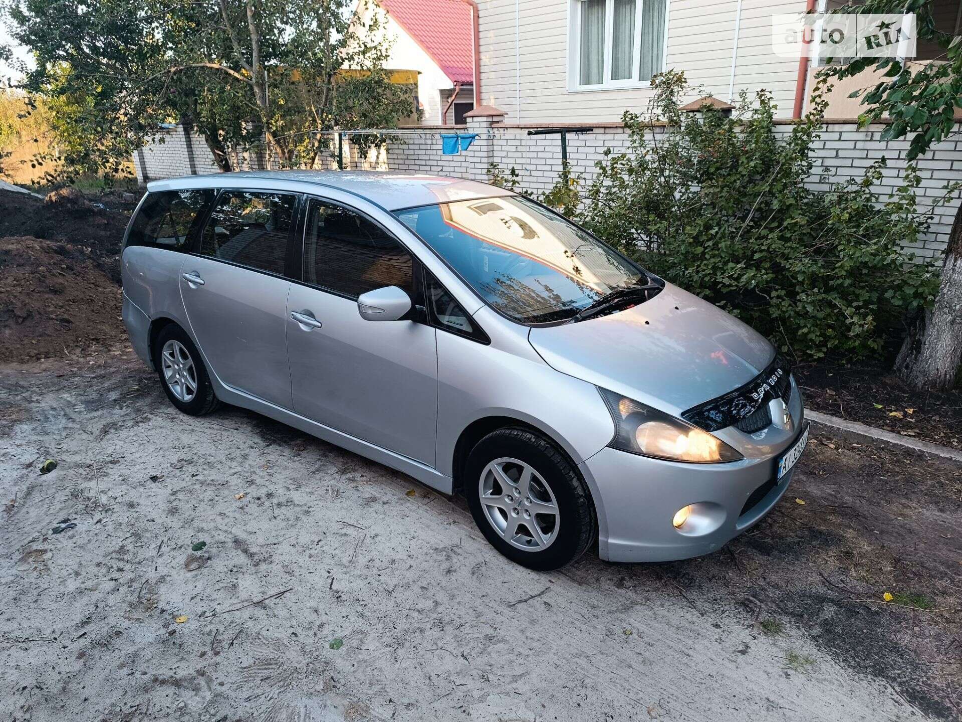 MITSUBISHI GRANDIS 2004