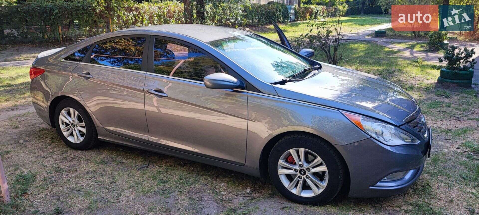 Головне фото звіту автомобіля HYUNDAI SONATA 2013