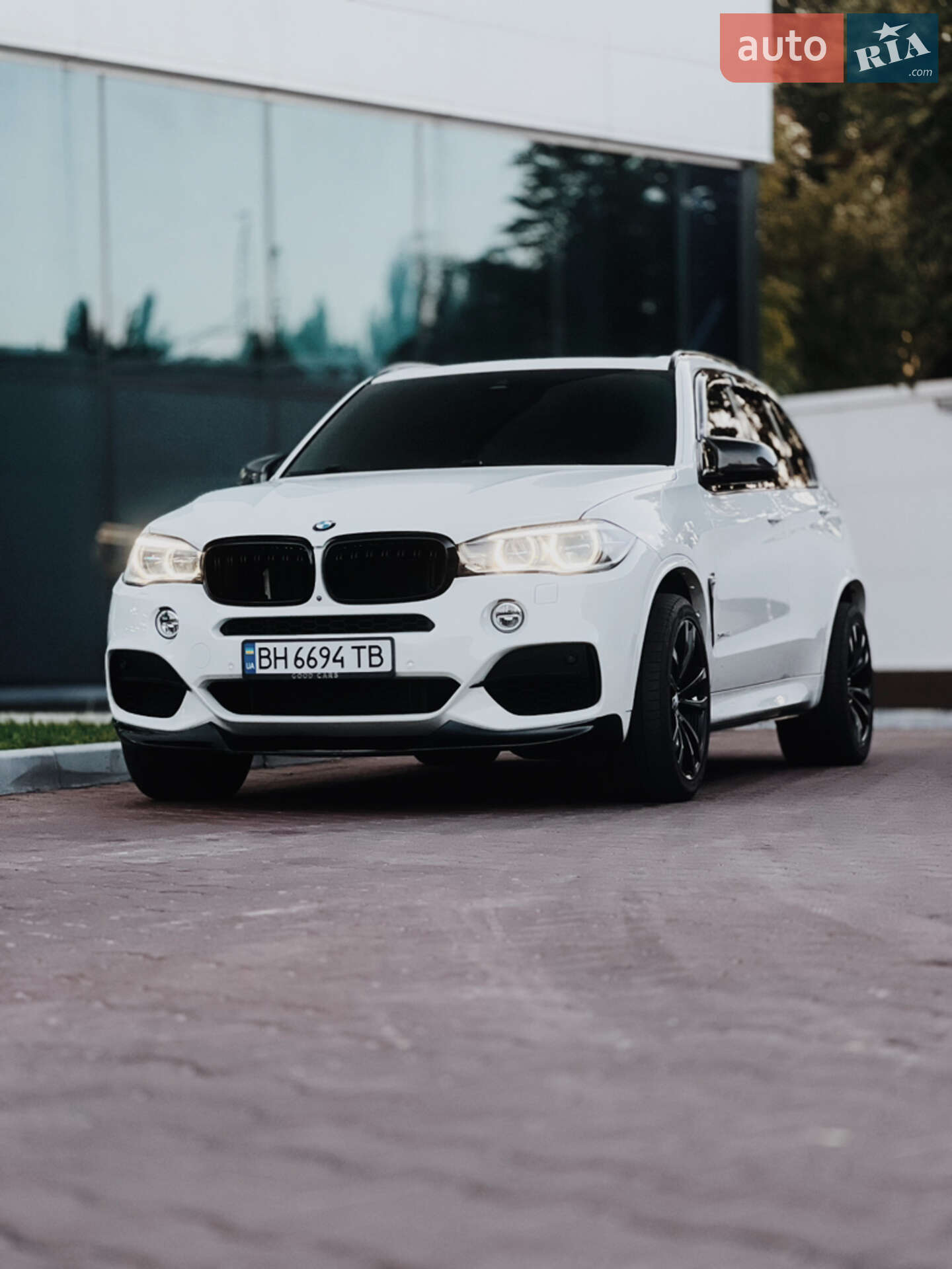Головне фото звіту автомобіля BMW X5 2016