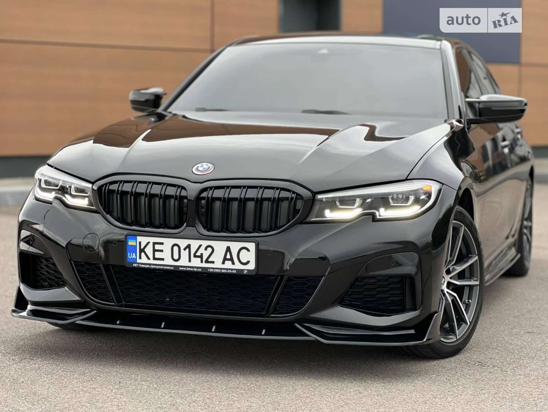 Головне фото звіту автомобіля BMW 330I 2019
