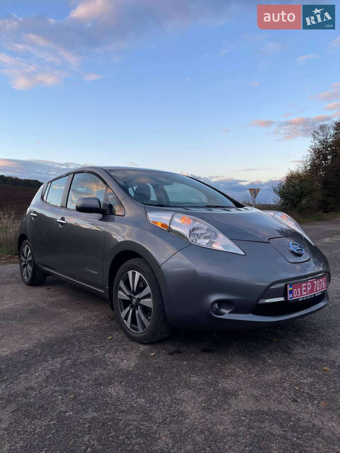 NISSAN LEAF 2015