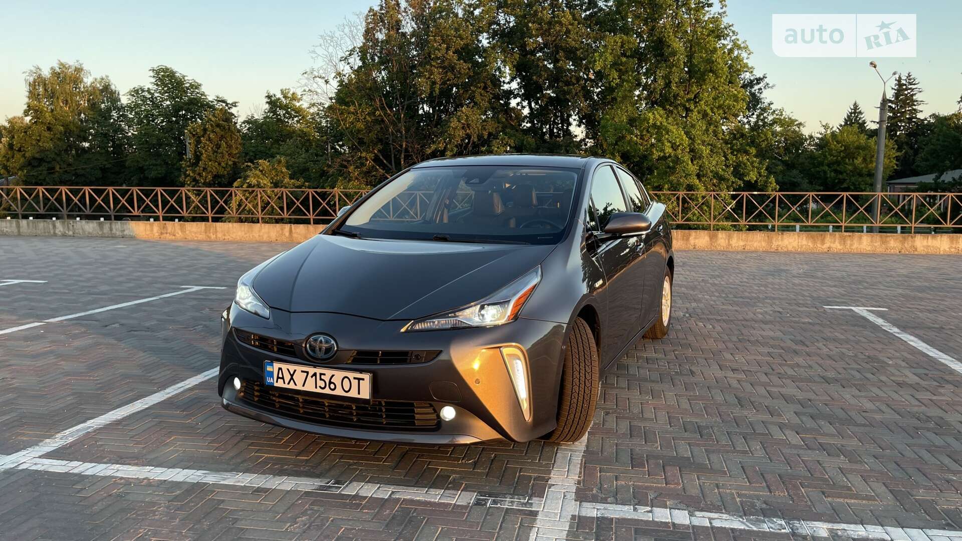 TOYOTA PRIUS 2019