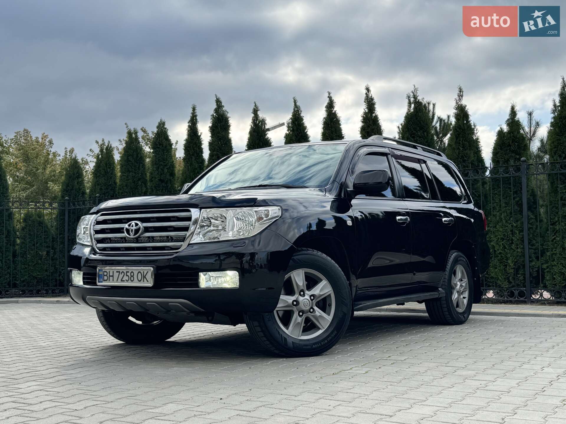 TOYOTA LAND CRUISER 200 2010