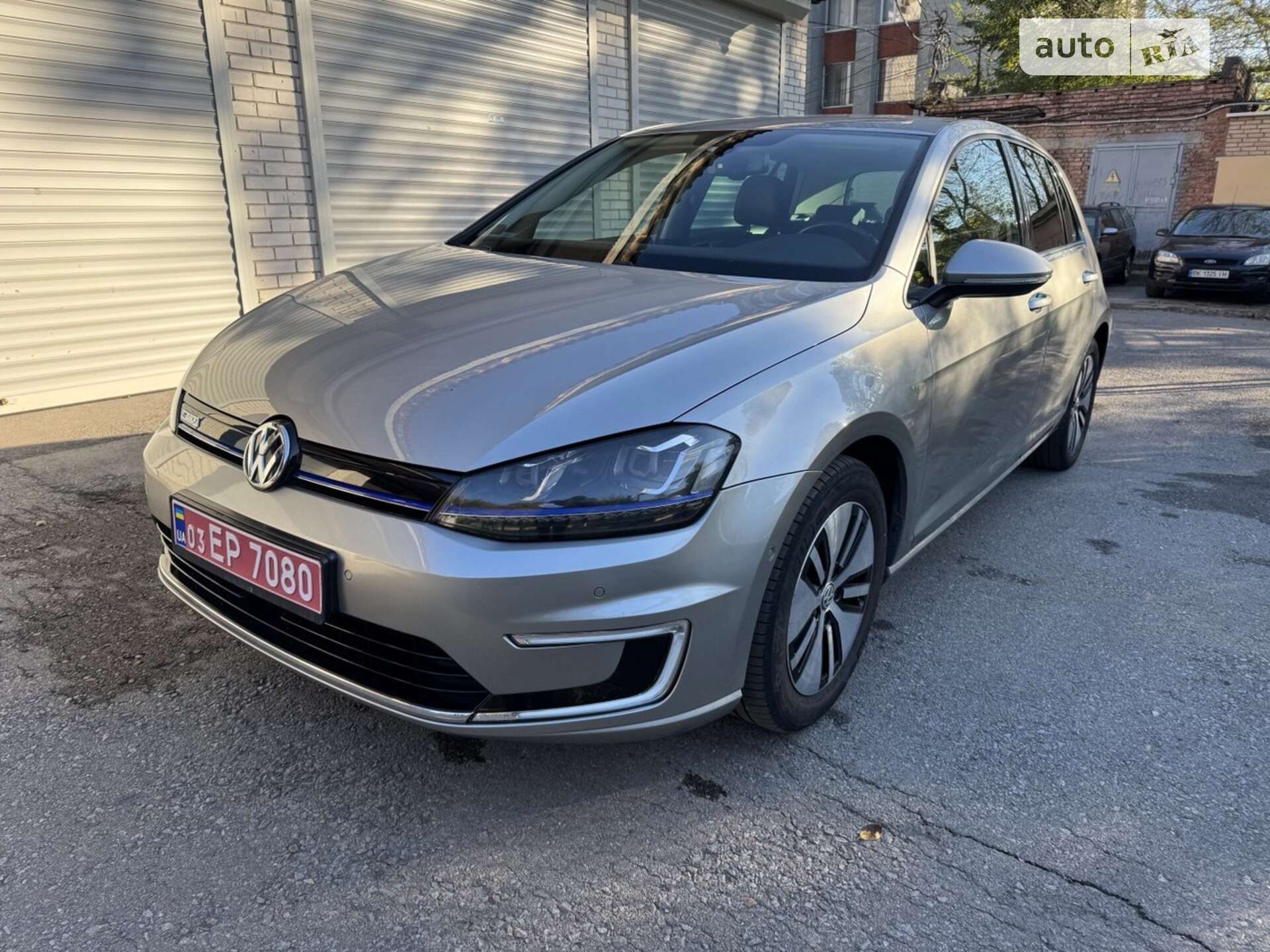 VOLKSWAGEN E-GOLF 2015