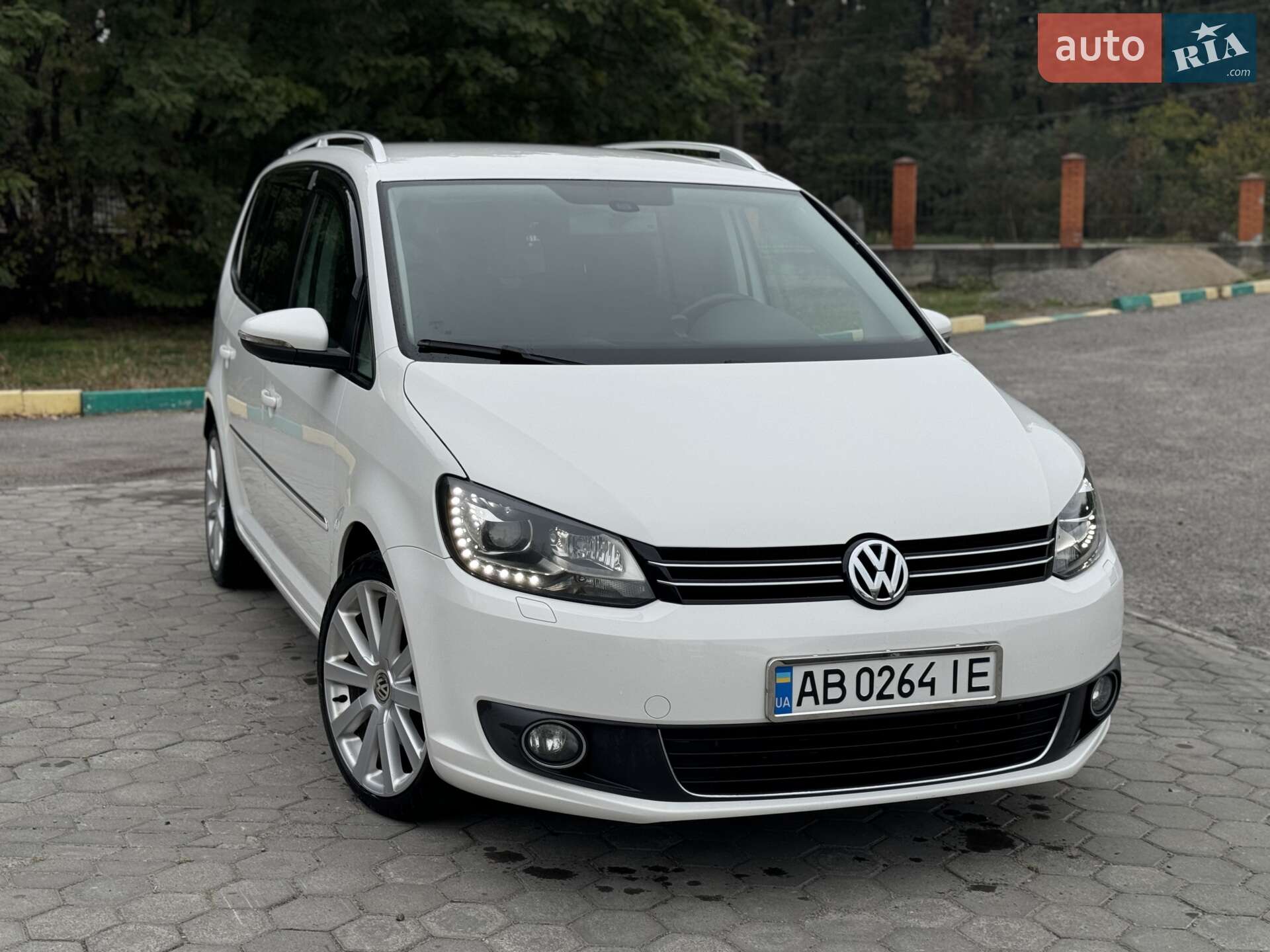 VOLKSWAGEN TOURAN 2012