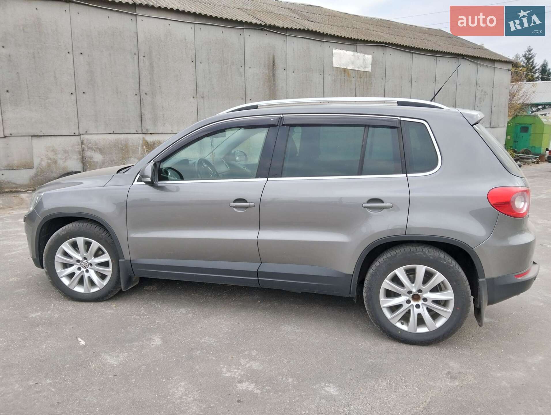 VOLKSWAGEN TIGUAN 2011