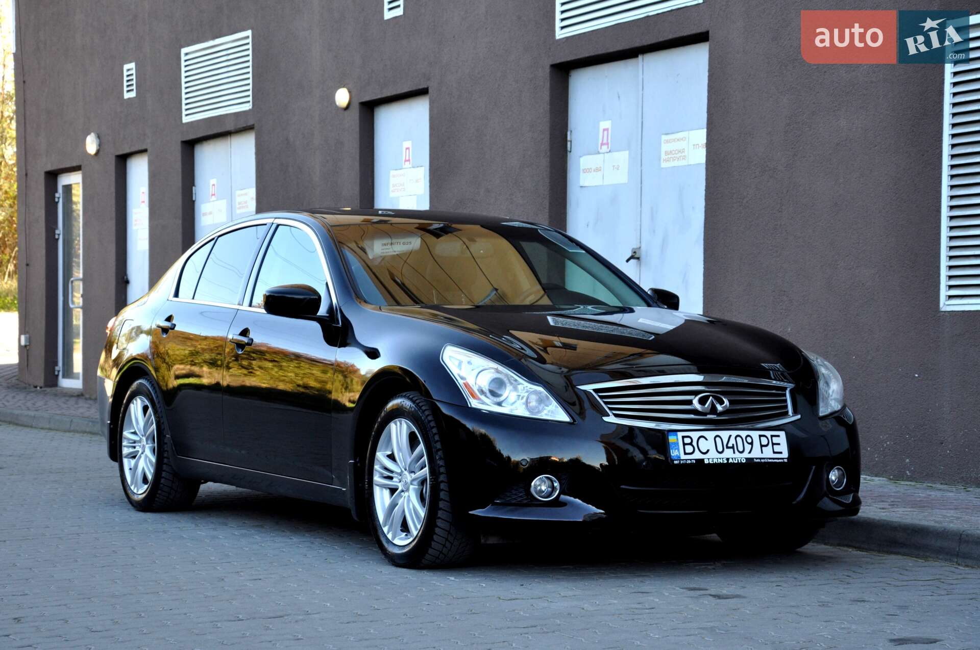 INFINITI G25 2012
